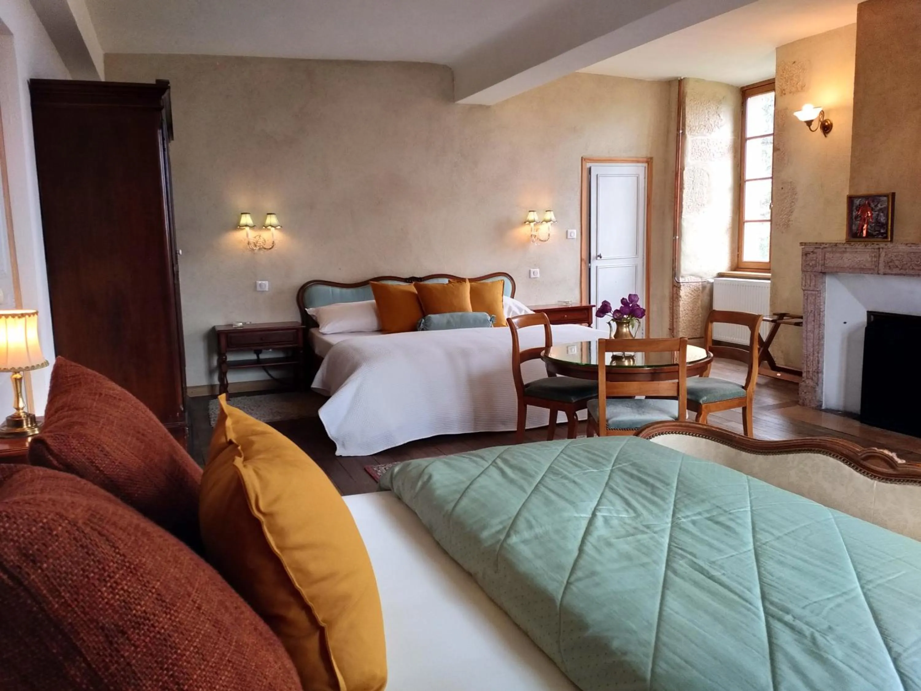 Decorative detail, Bed in Chez Casimir