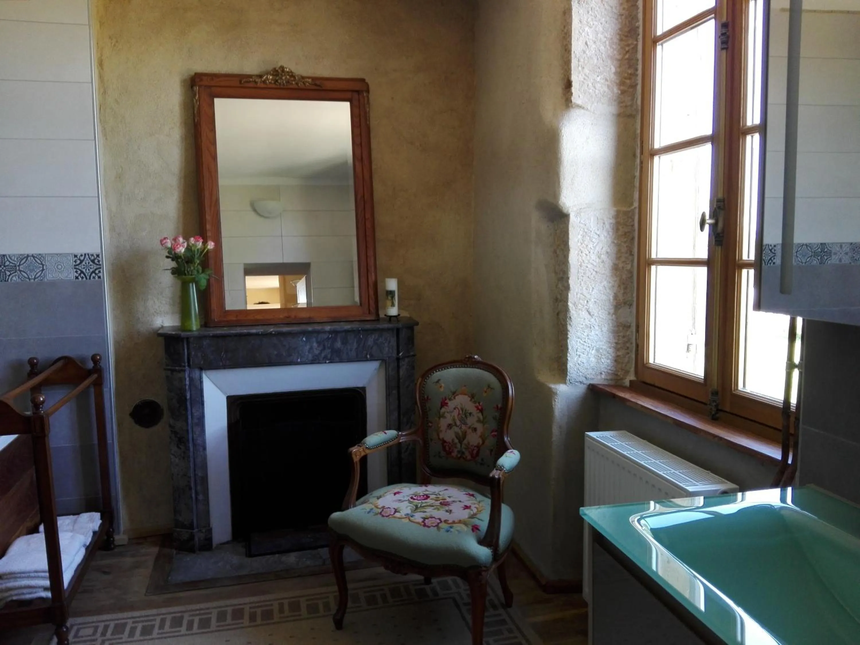 Bathroom, Bed in Chez Casimir