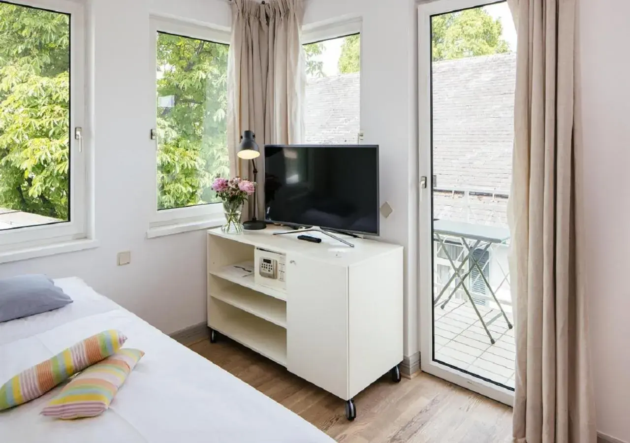 Small Single Room - single occupancy in Seehotel Hubertushof Small Single Room - single occupancy in Seehotel Hubertushof