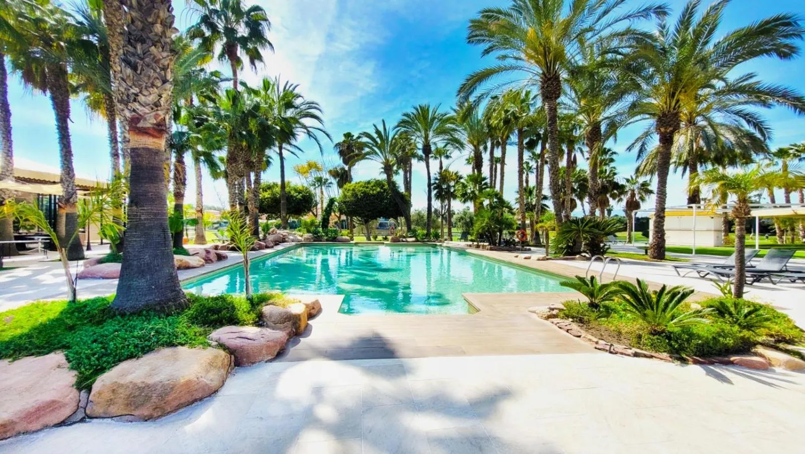 Swimming pool in Hotel Alicante Golf
