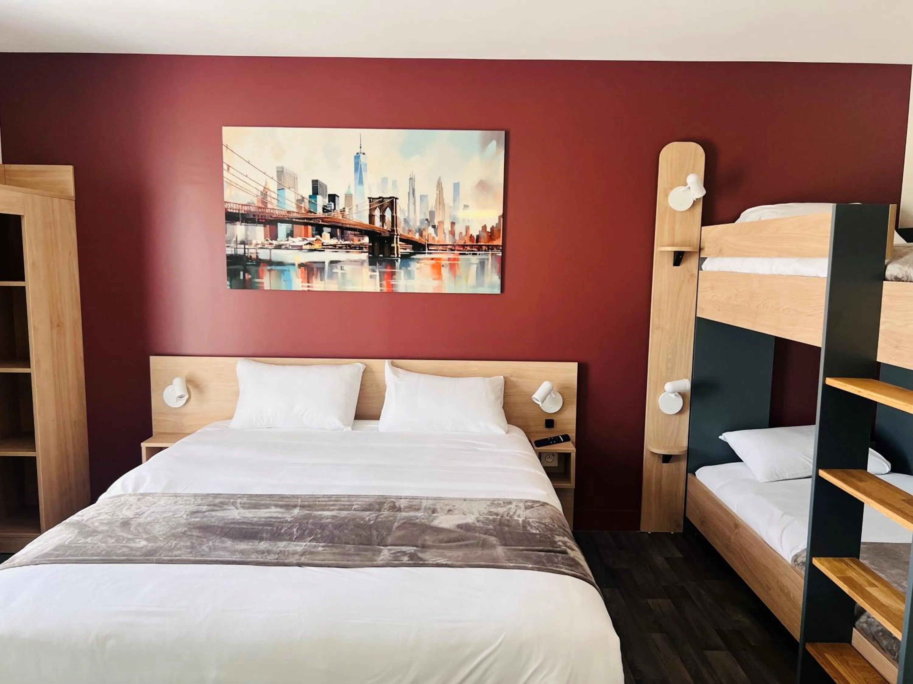 Photo of the whole room, Bed in Hotel Wood Inn Bordeaux Aéroport