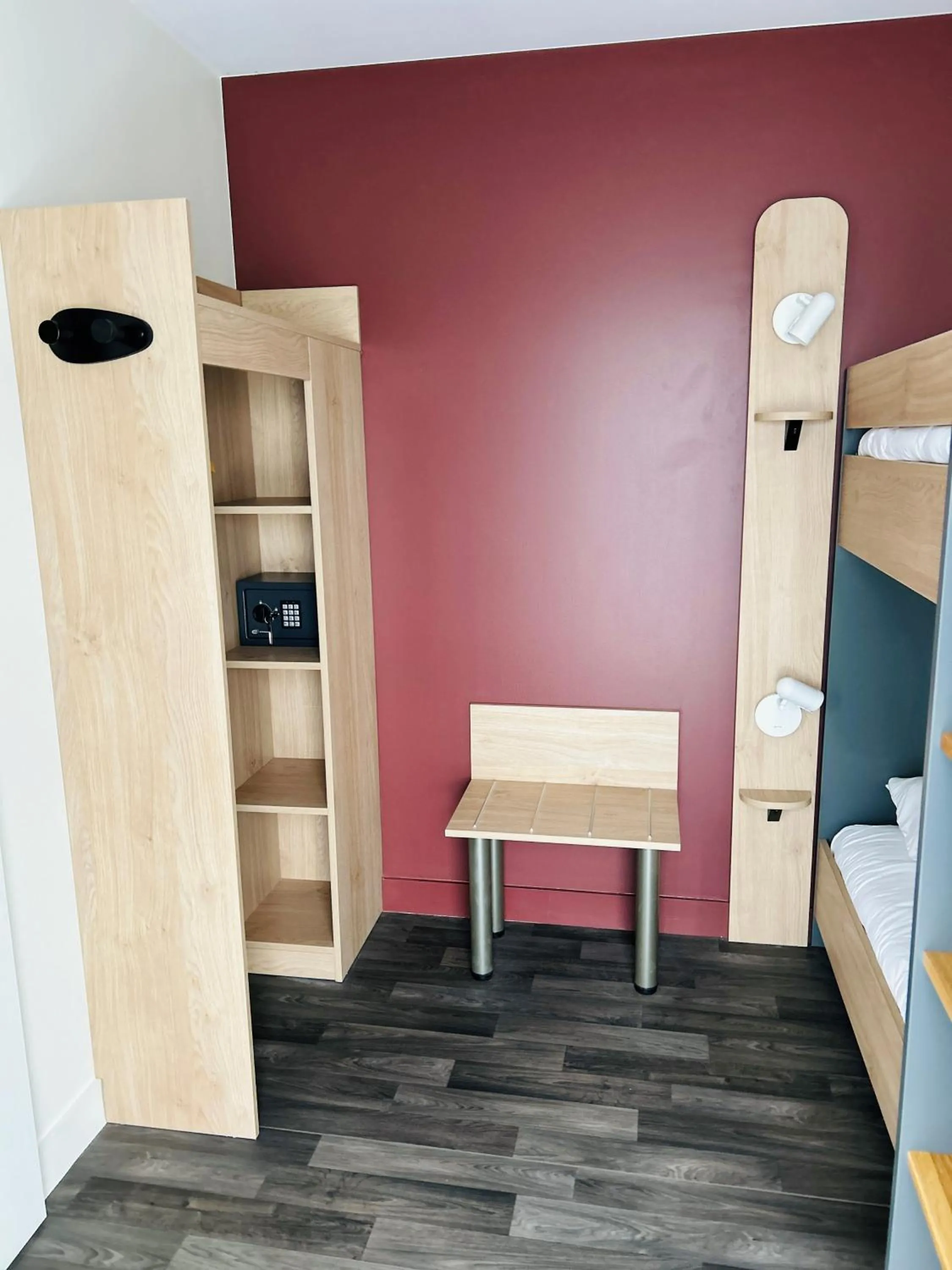 bunk bed in Hotel Wood Inn Bordeaux Aéroport