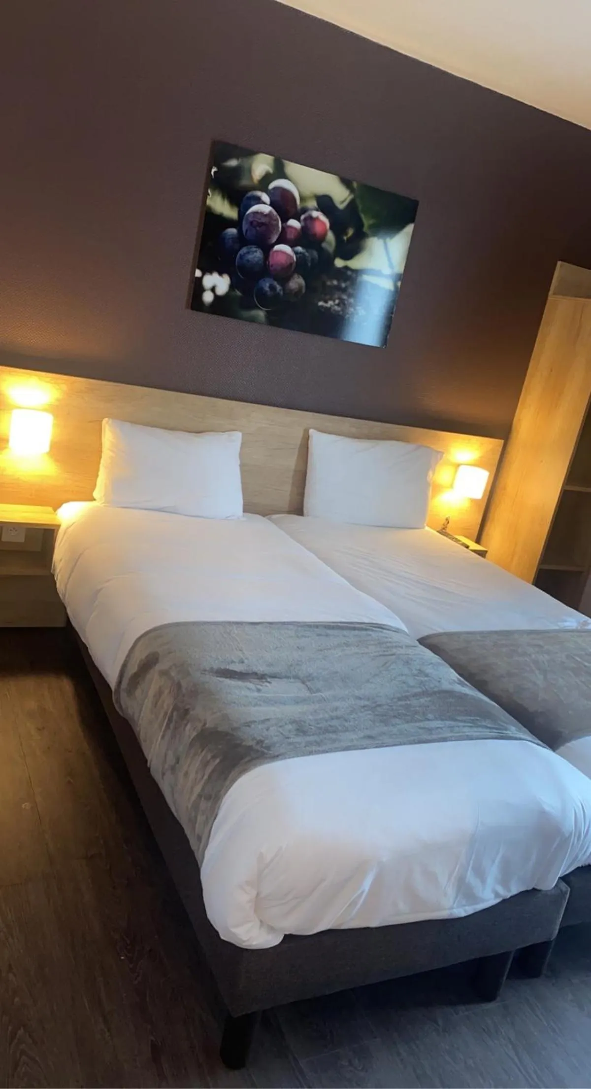 Bed in Hotel Wood Inn Bordeaux Aéroport