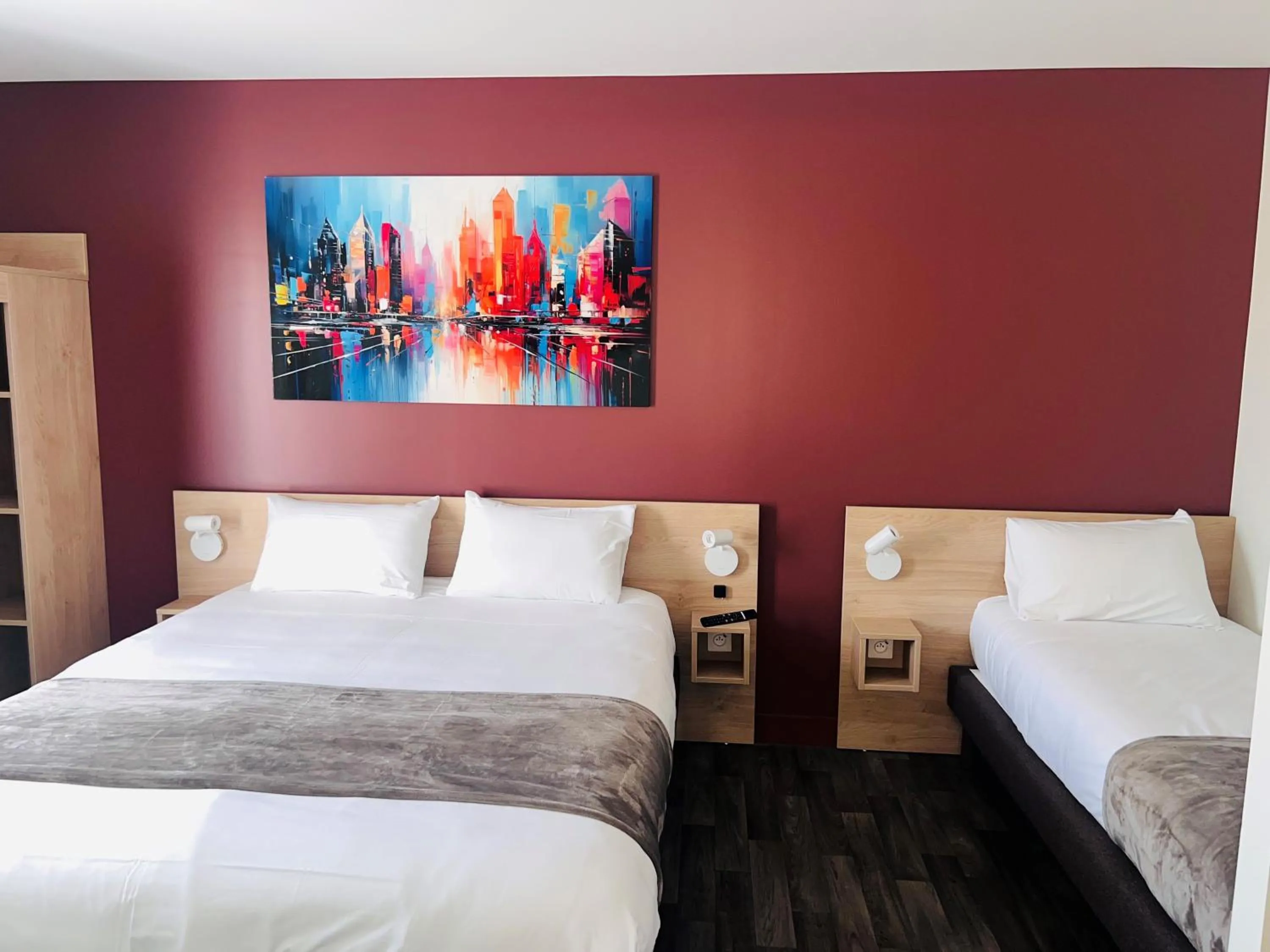 Photo of the whole room, Bed in Hotel Wood Inn Bordeaux Aéroport