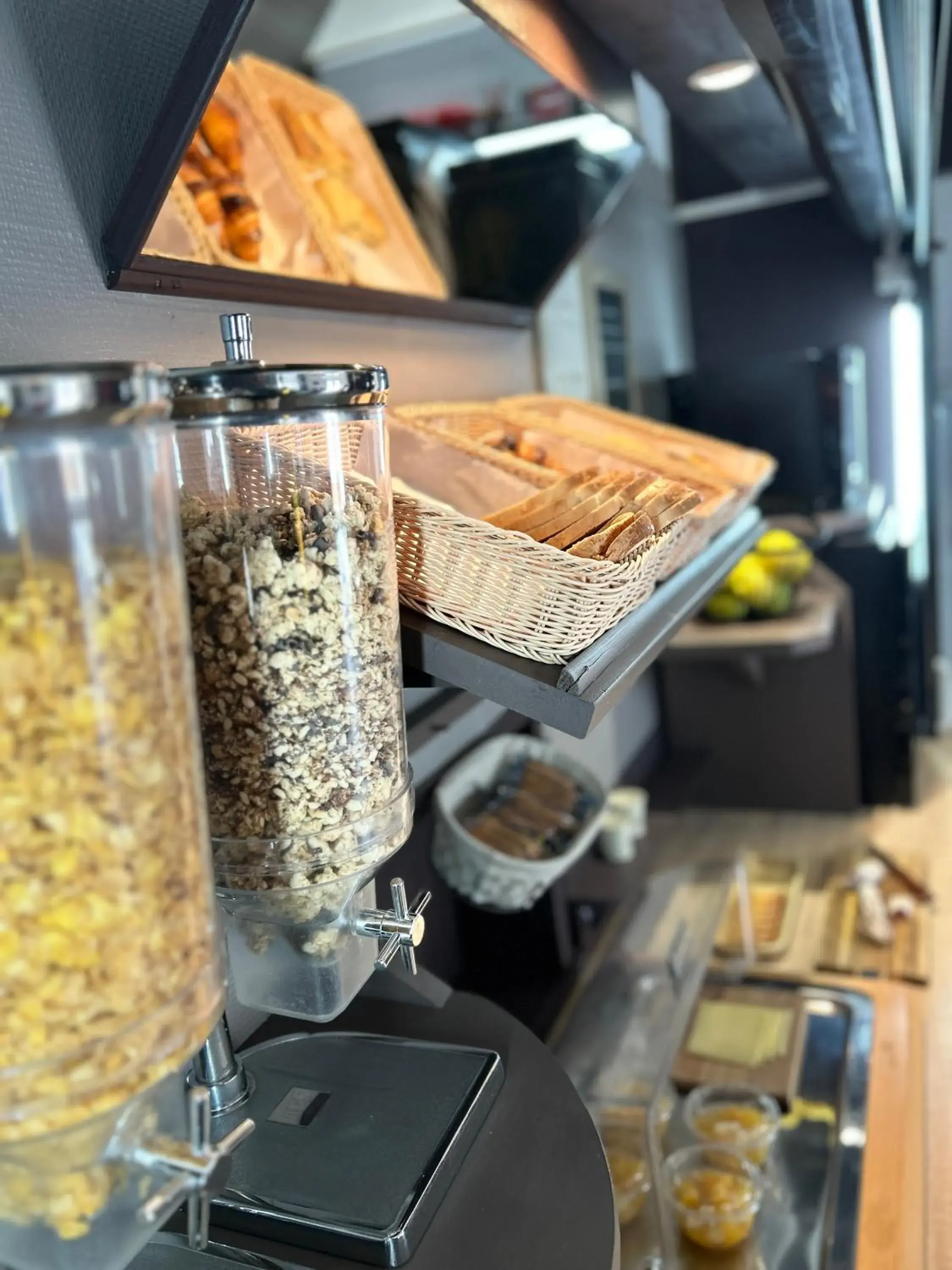 Breakfast in Hotel Wood Inn Bordeaux Aéroport Breakfast in Hotel Wood Inn Bordeaux Aéroport