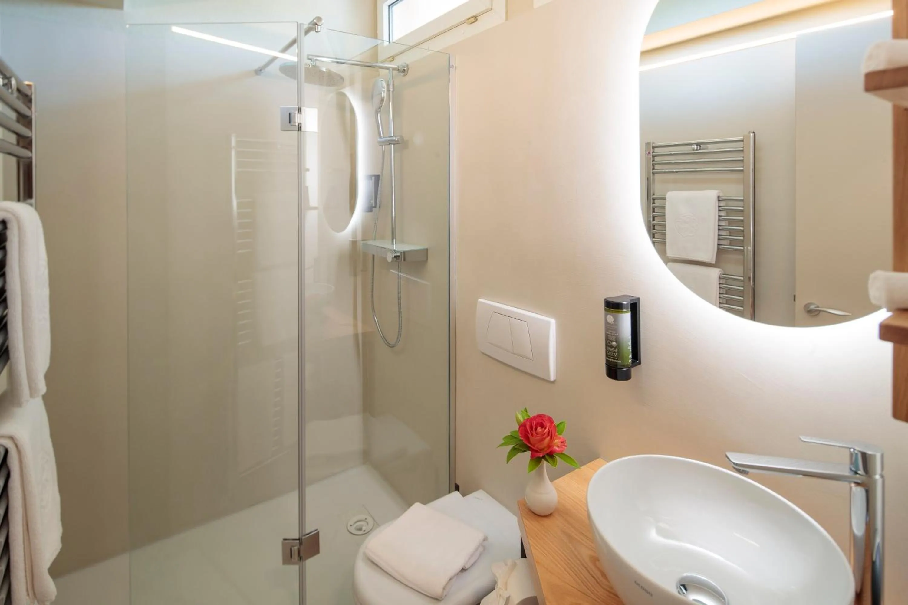 Shower in Bellavista Swiss Quality Hotel