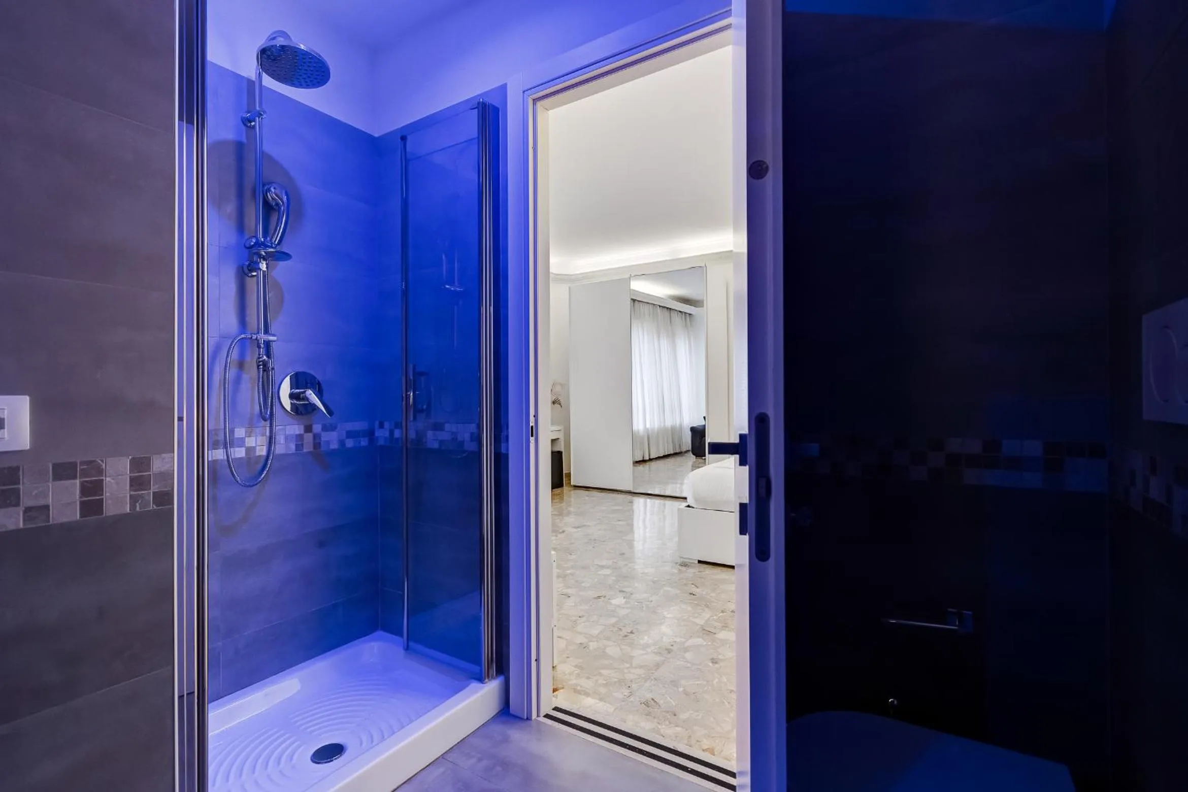 Shower in Viola Accommodation