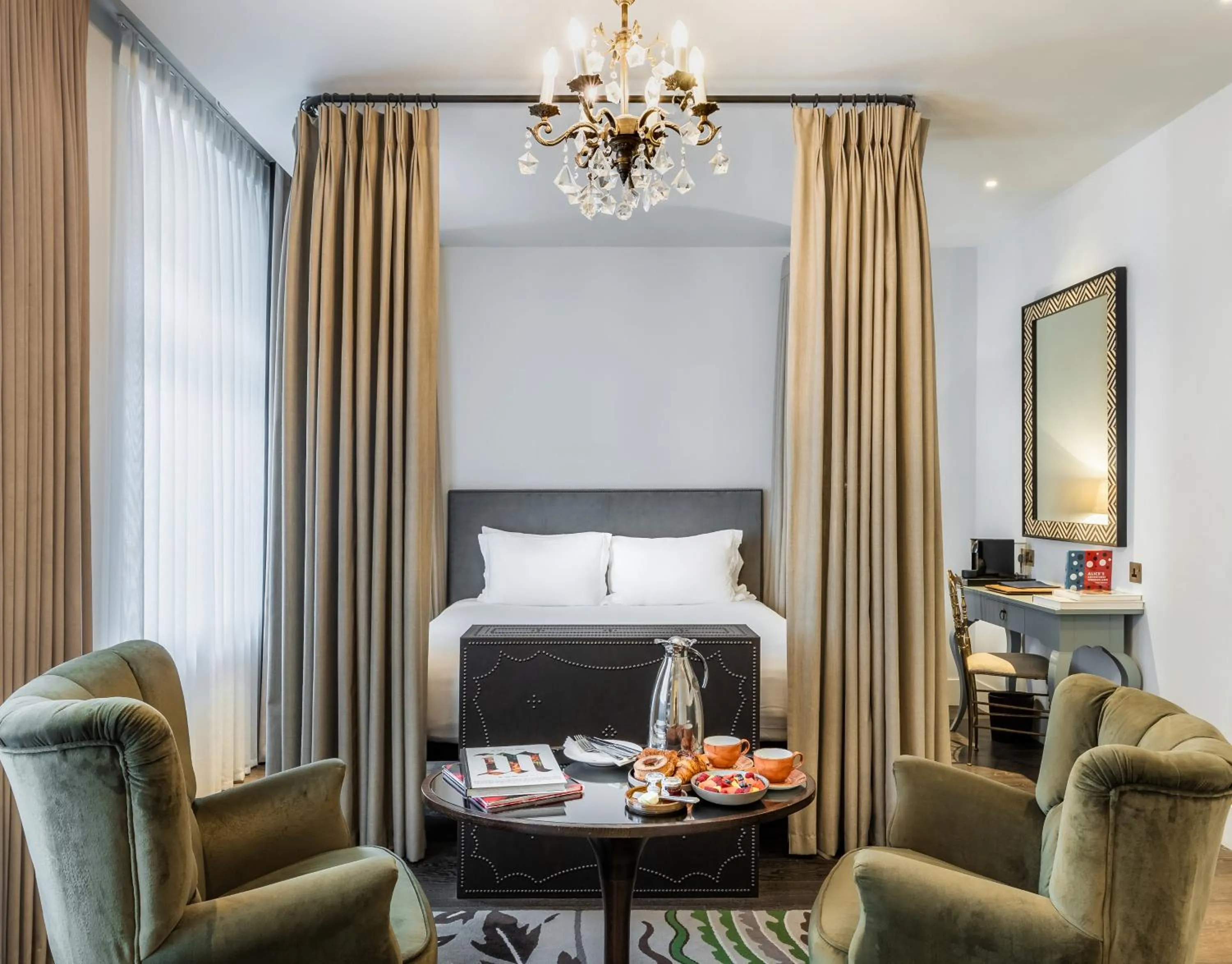 Bedroom, Bed in The Mandrake