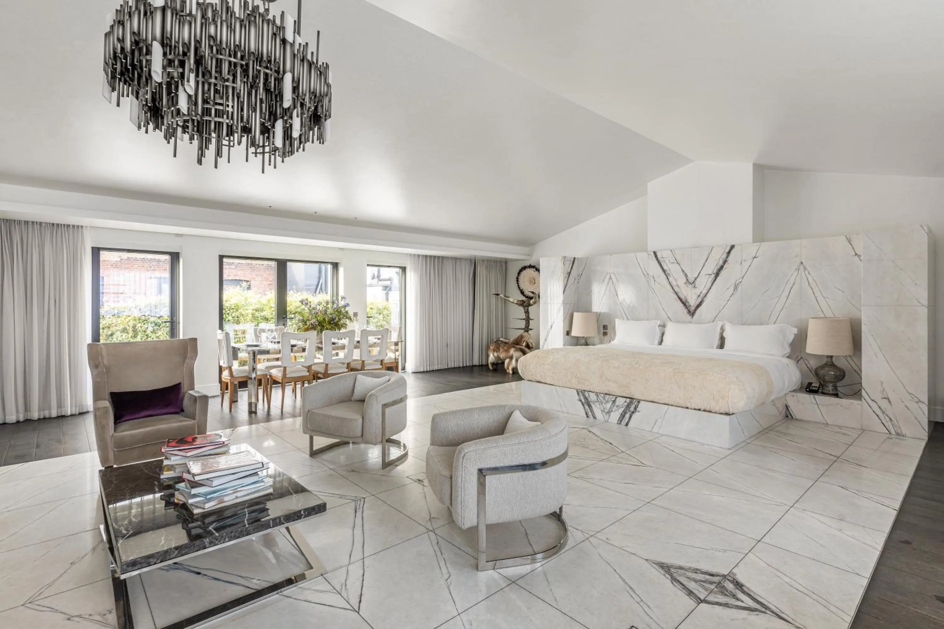 Hot Tub in The Mandrake