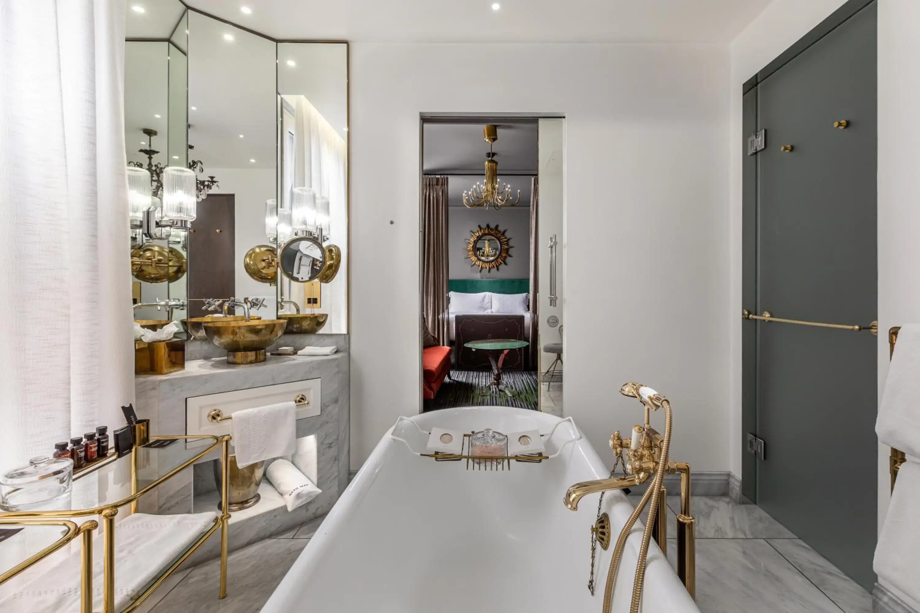 Bedroom, Bed in The Mandrake Bedroom, Bed in The Mandrake