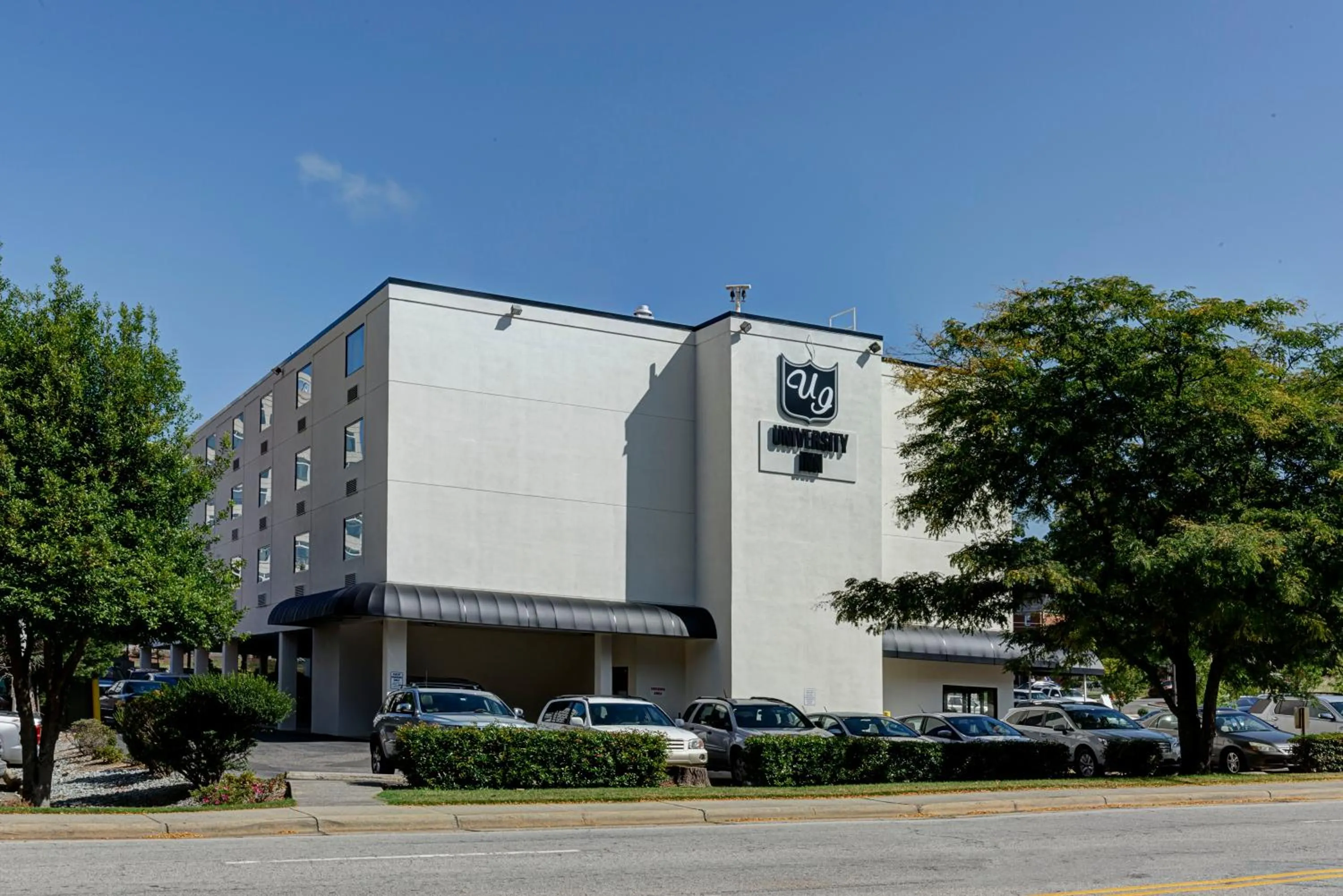 Facade/entrance in University Inn Duke