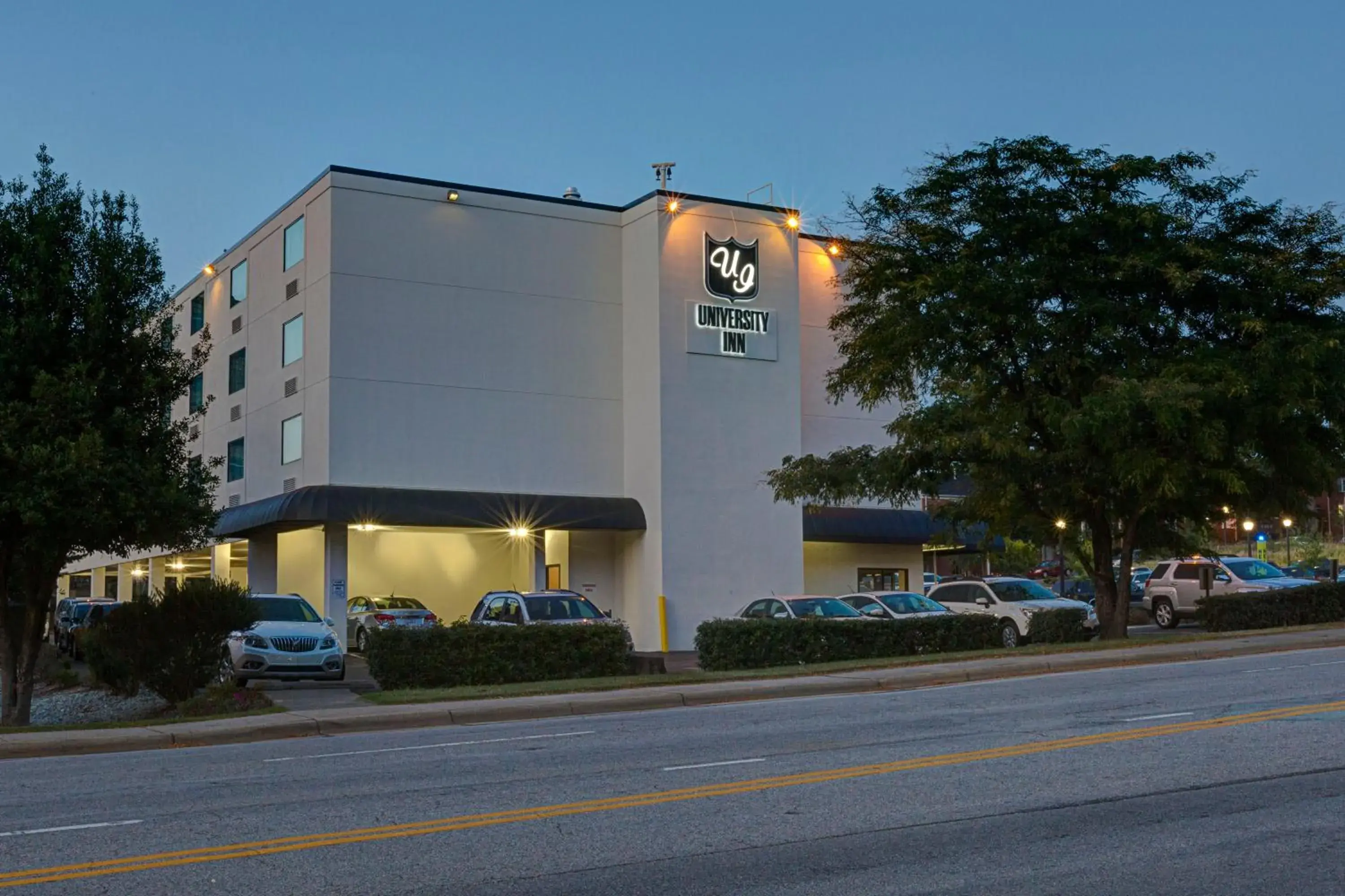 Facade/entrance in University Inn Duke Facade/entrance in University Inn Duke