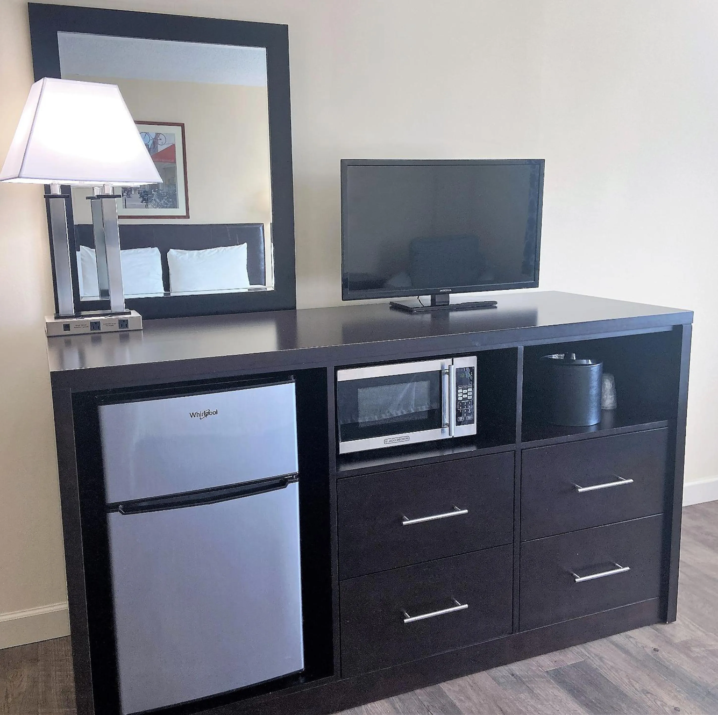 TV and multimedia in University Inn Duke