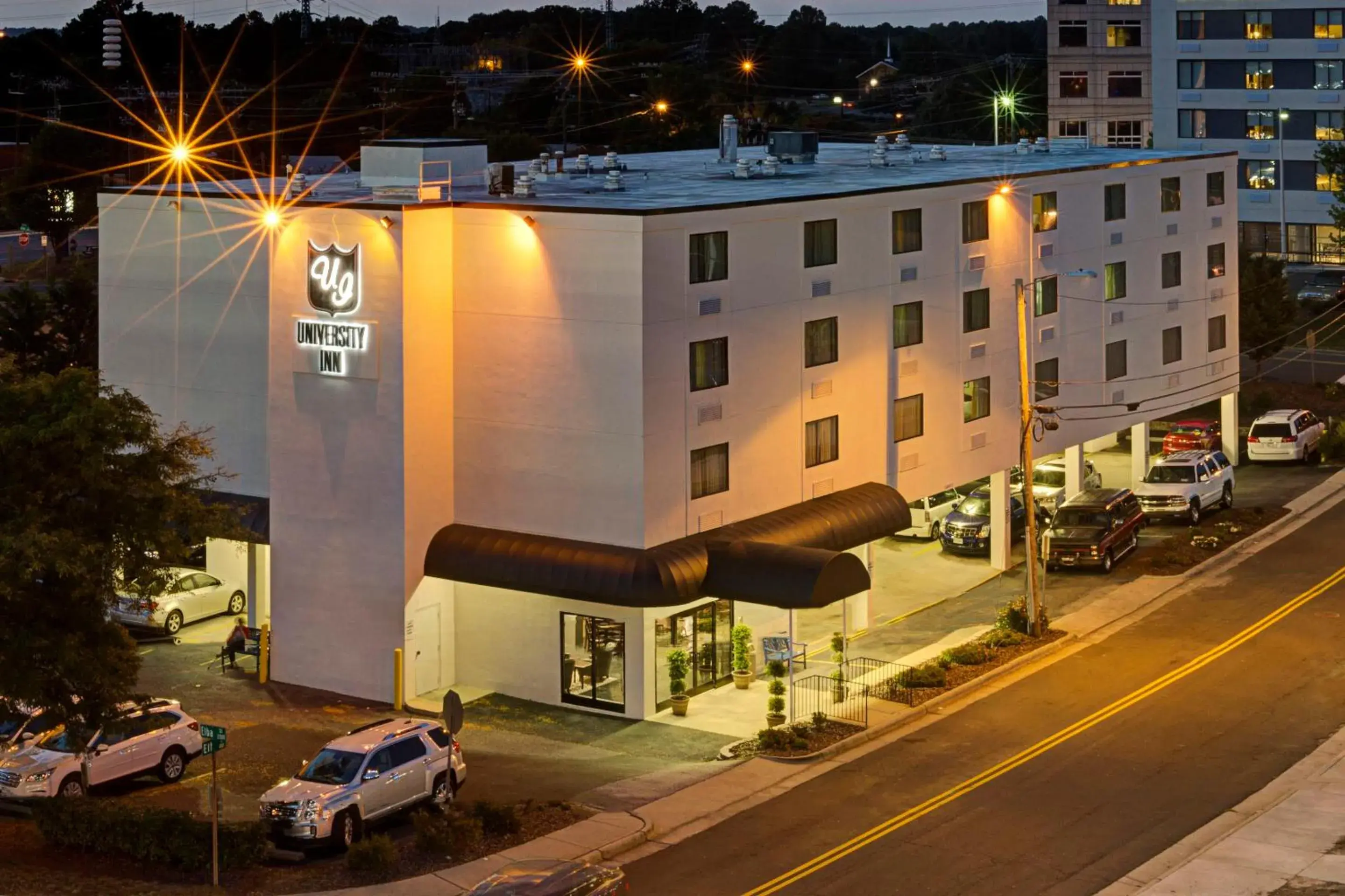 Facade/entrance in University Inn Duke Facade/entrance in University Inn Duke