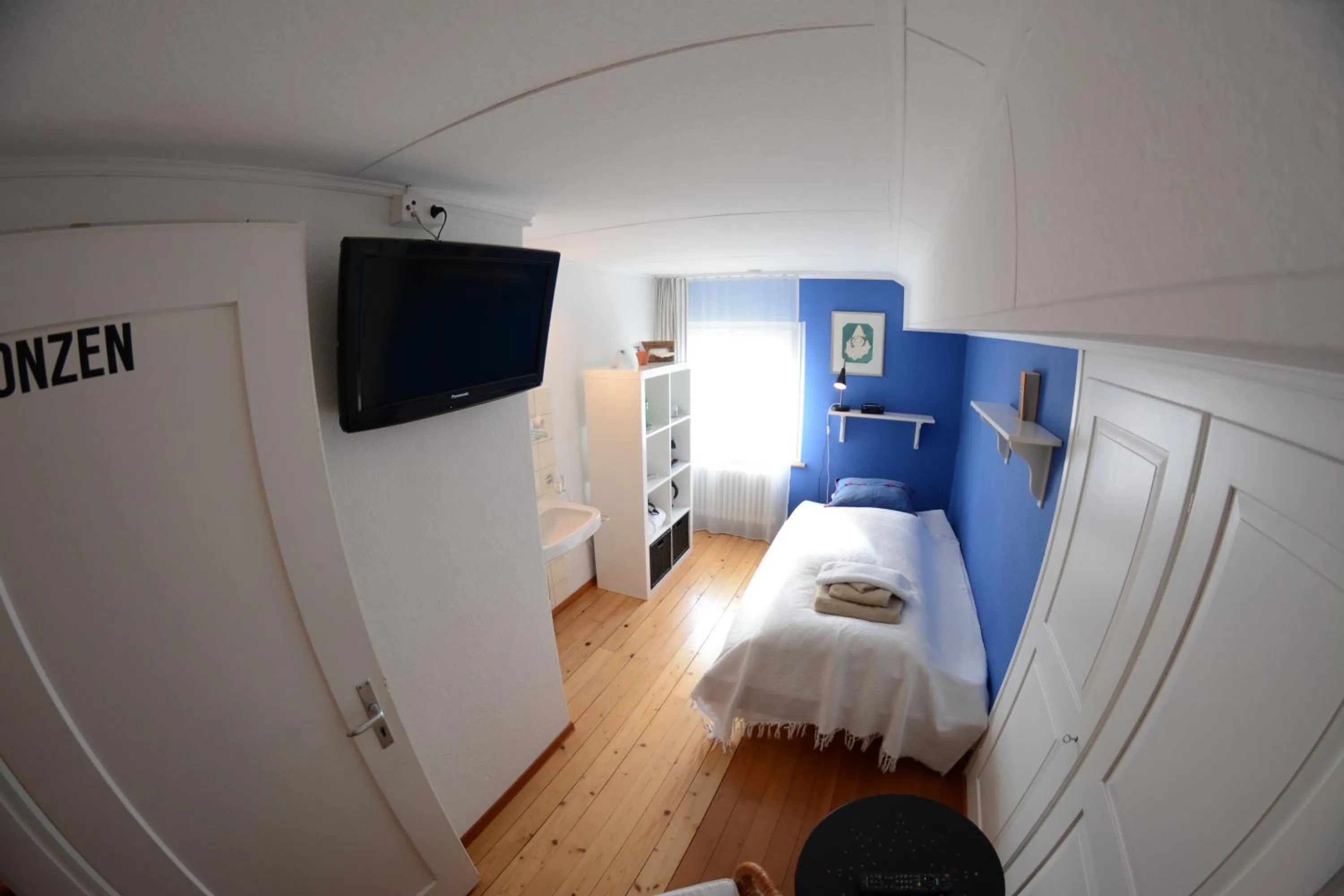 Photo of the whole room, Bed in BnB Haus Weibel