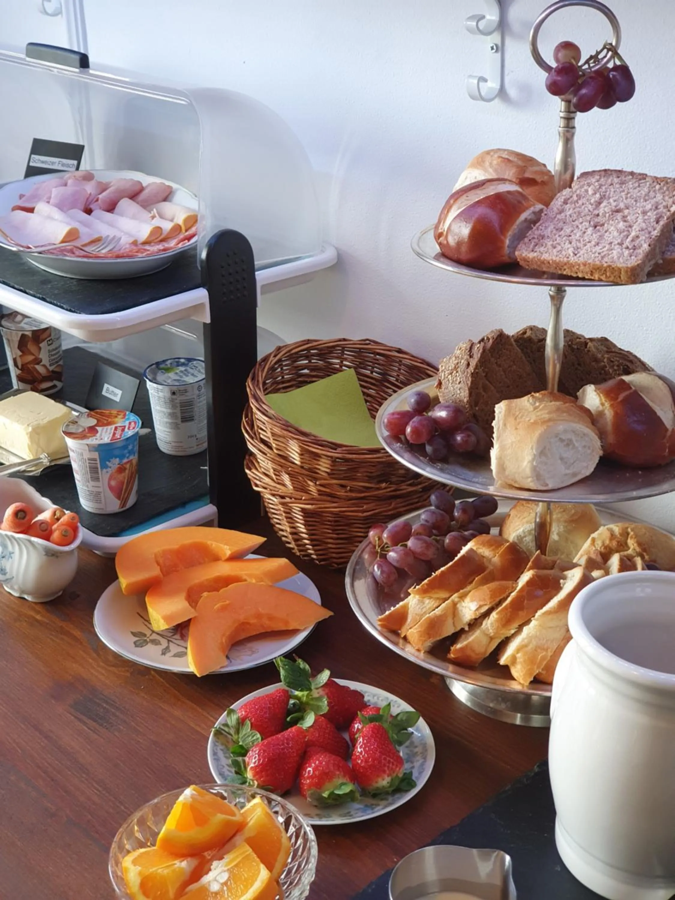 Food and drinks in BnB Haus Weibel