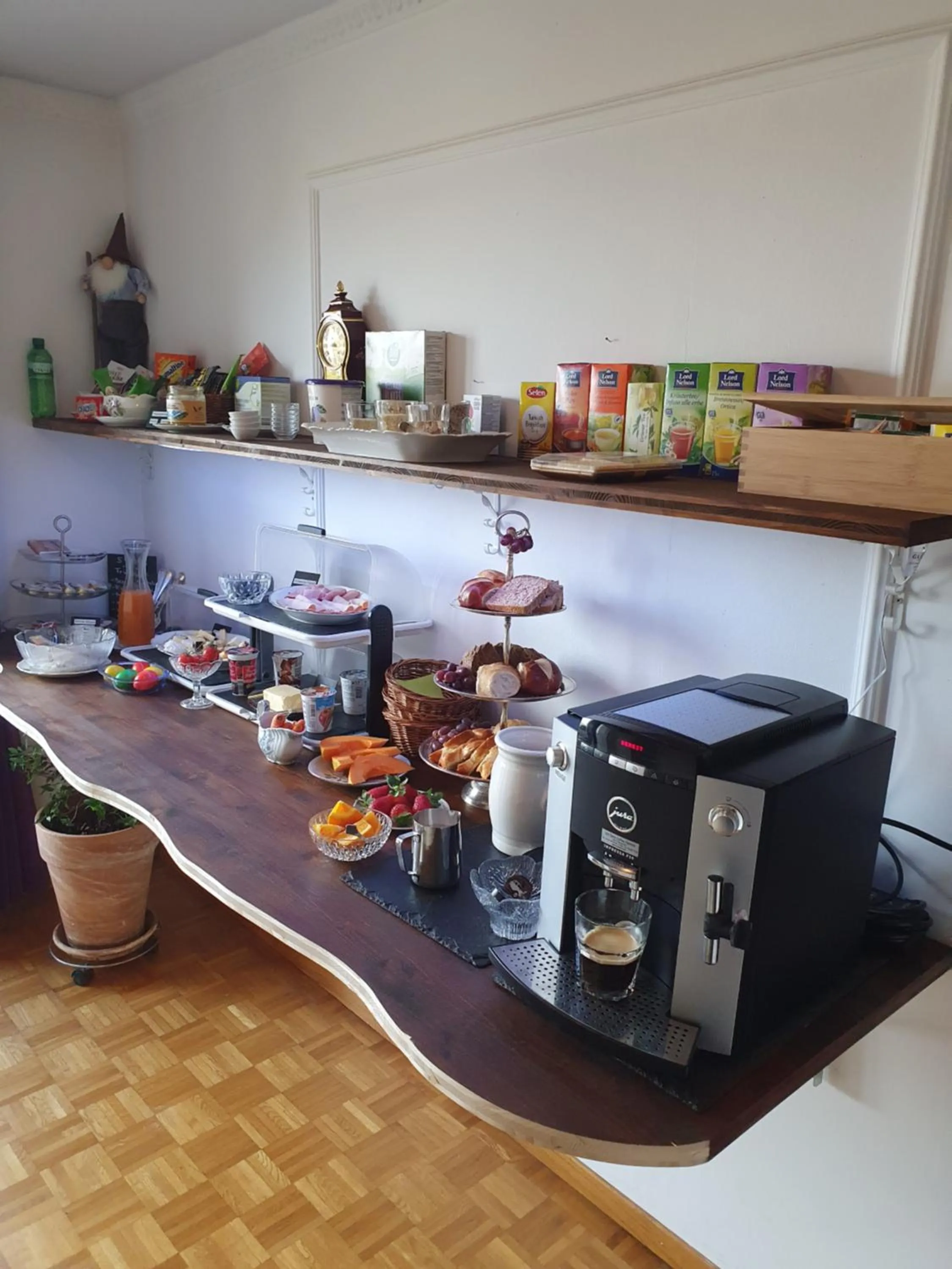Coffee/tea facilities in BnB Haus Weibel