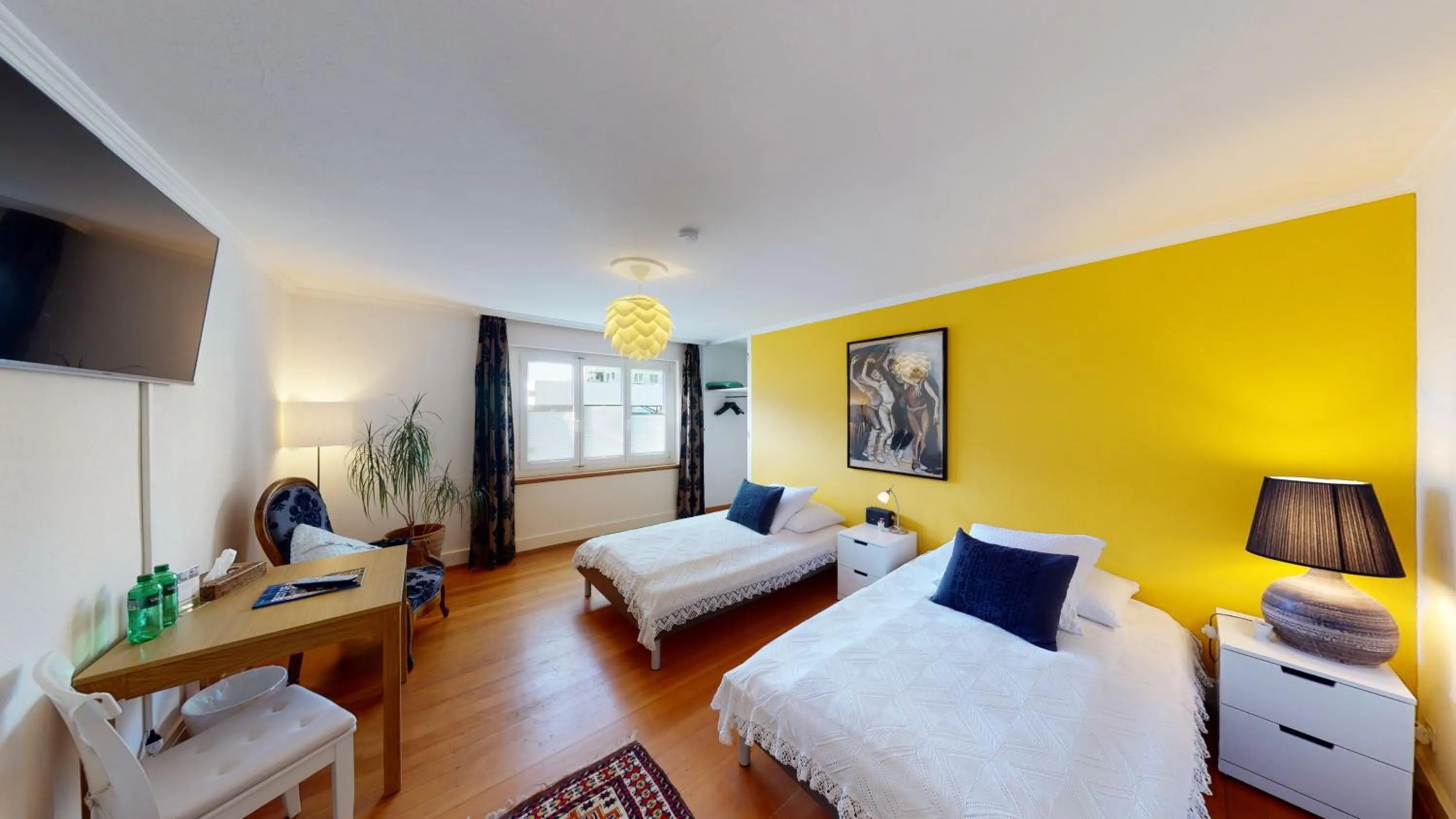 Photo of the whole room, Bed in BnB Haus Weibel