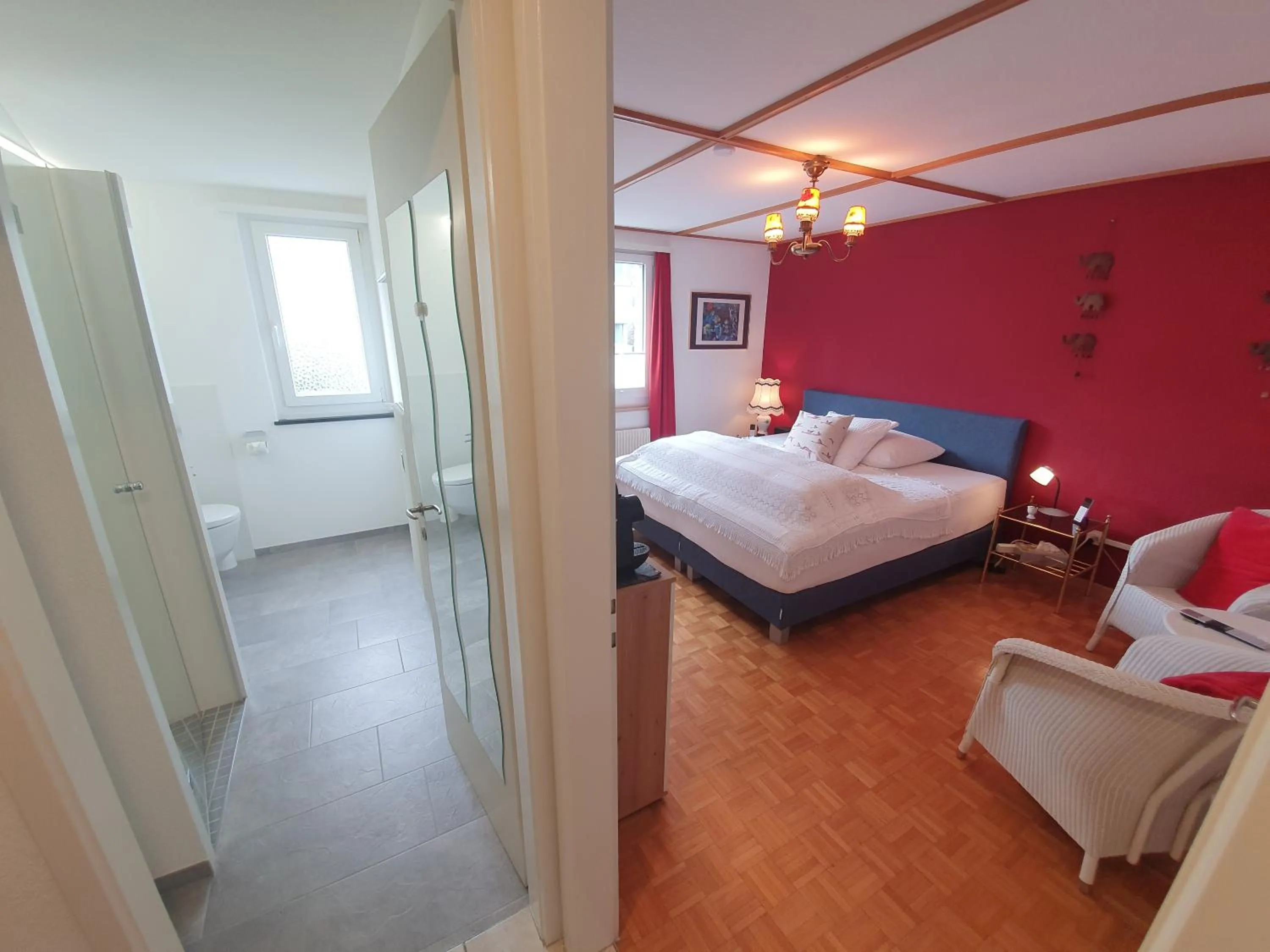 Photo of the whole room, Bed in BnB Haus Weibel