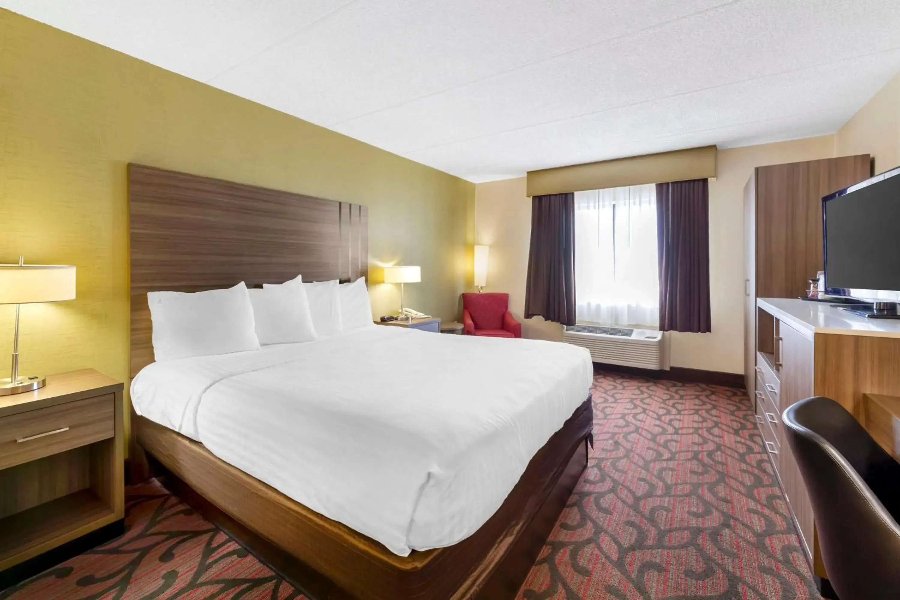 Bedroom, Bed in Best Western Rochester Marketplace Inn Bedroom, Bed in Best Western Rochester Marketplace Inn