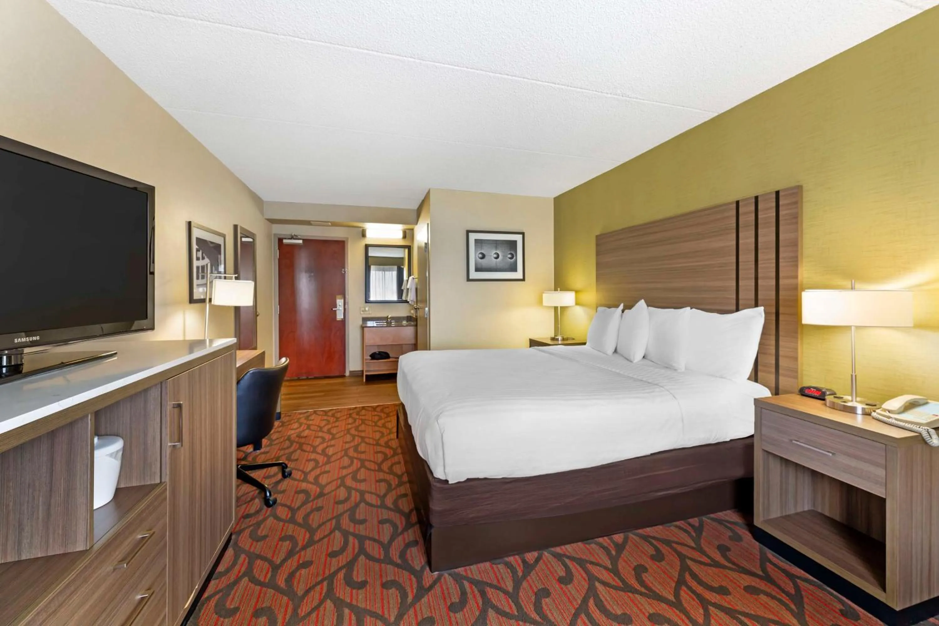 Bedroom, Bed in Best Western Rochester Marketplace Inn