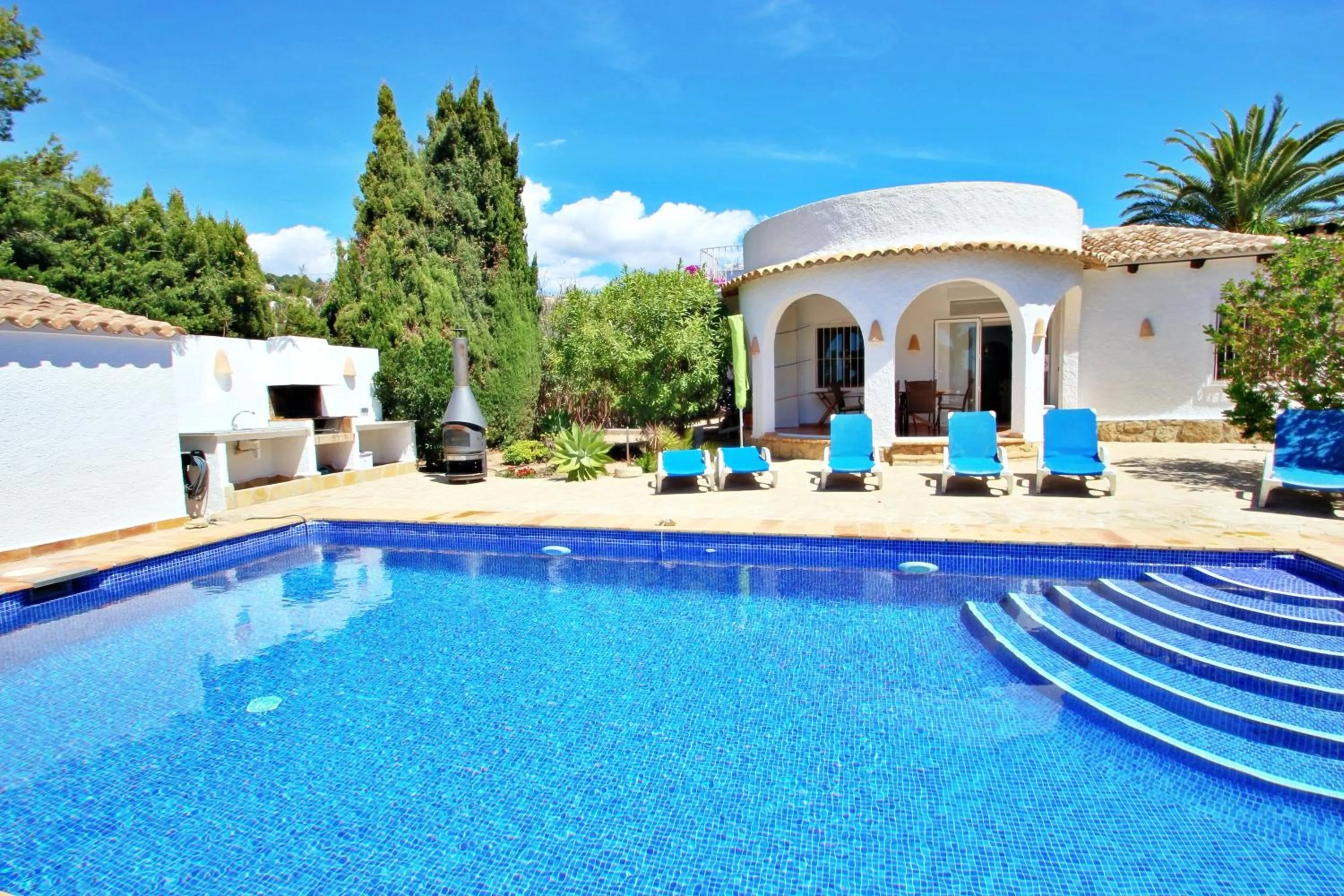 Mimosa - pretty holiday property with private pool in Moraira