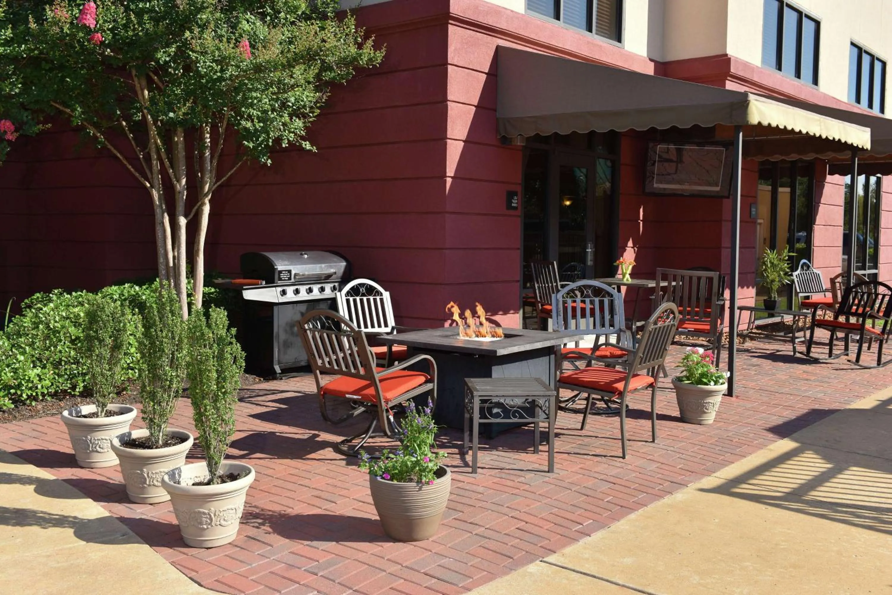 Patio in Hampton Inn & Suites Alexandria