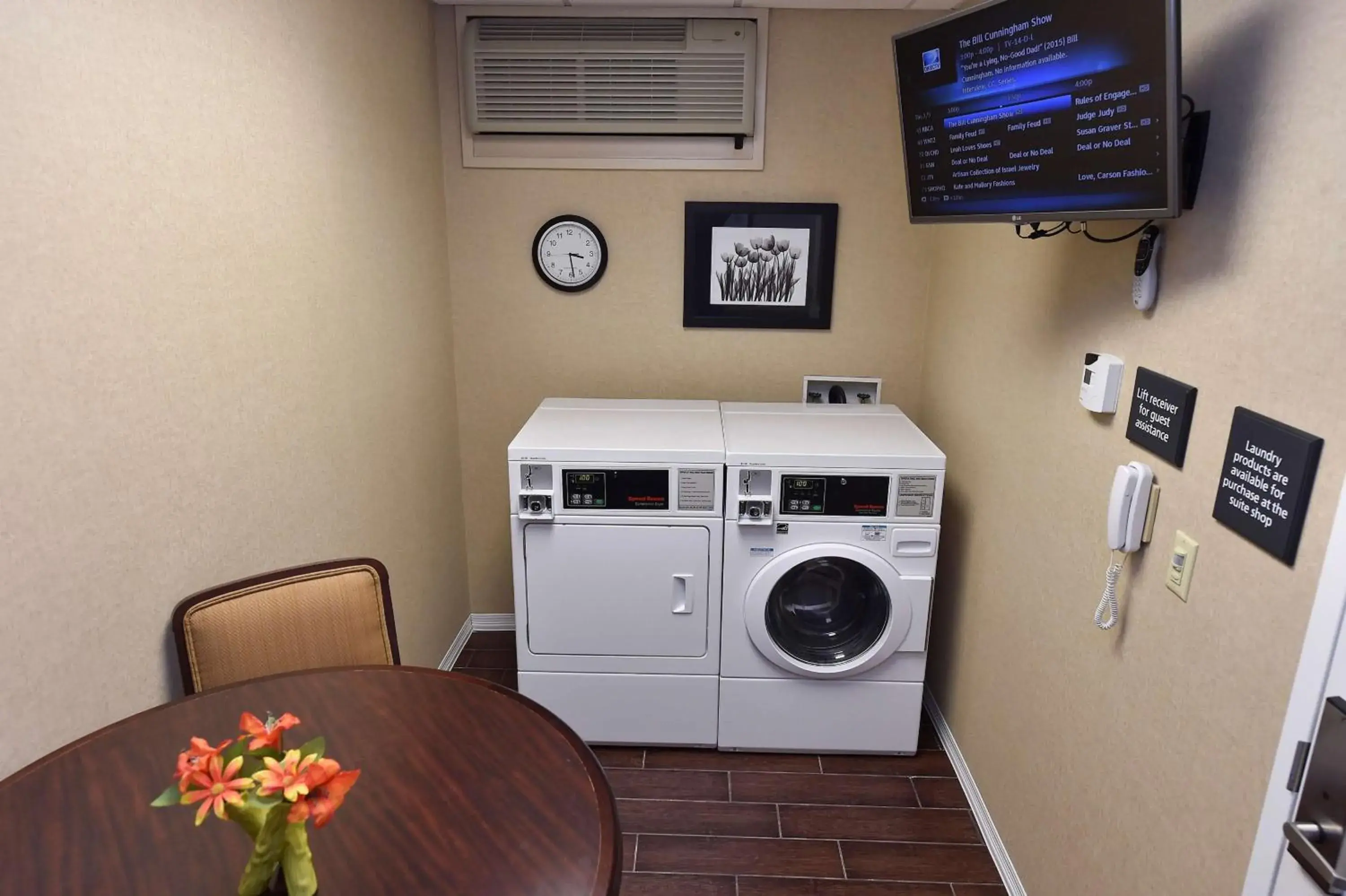 Property building in Hampton Inn & Suites Alexandria Property building in Hampton Inn & Suites Alexandria