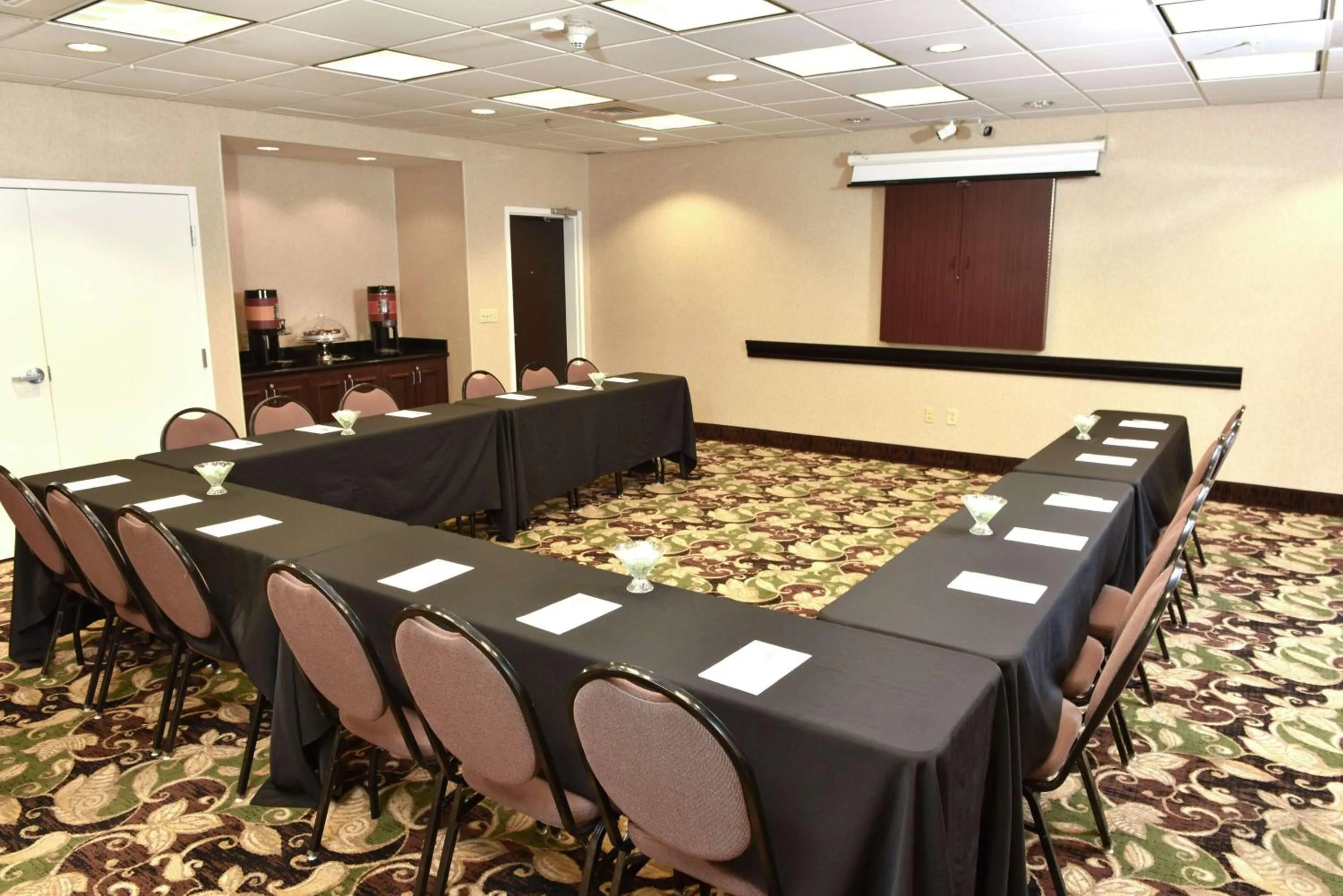 Meeting/conference room in Hampton Inn & Suites Alexandria