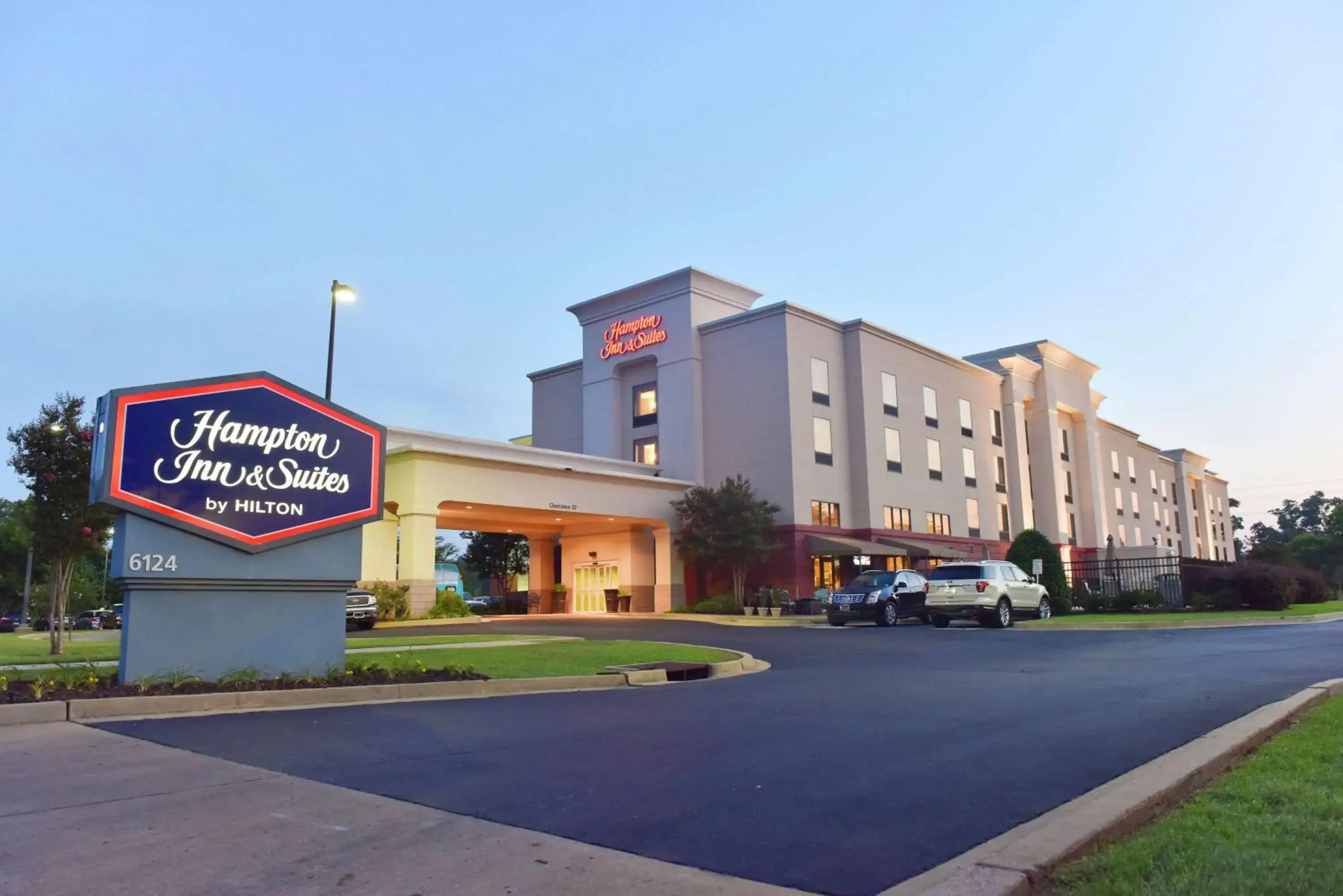 Property building in Hampton Inn & Suites Alexandria Property building in Hampton Inn & Suites Alexandria