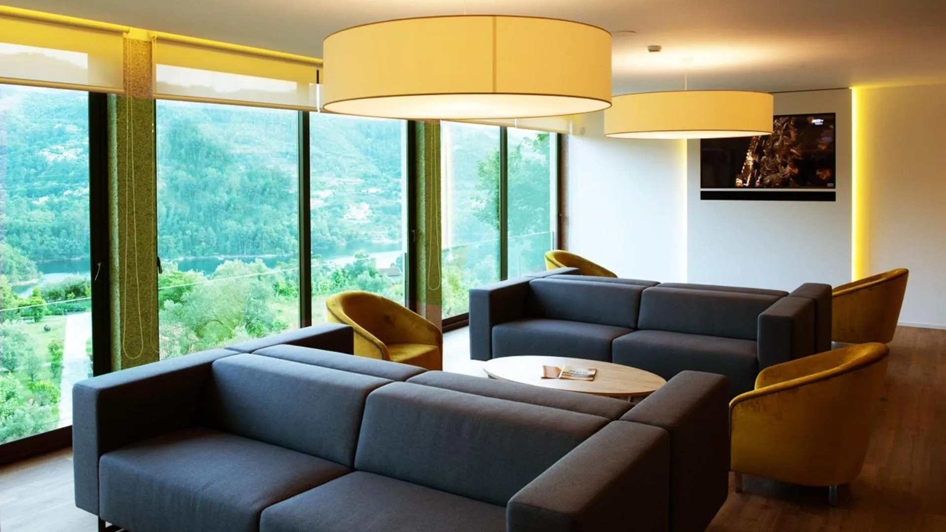 Communal lounge/ TV room in Agrinho Suites & Spa Gerês