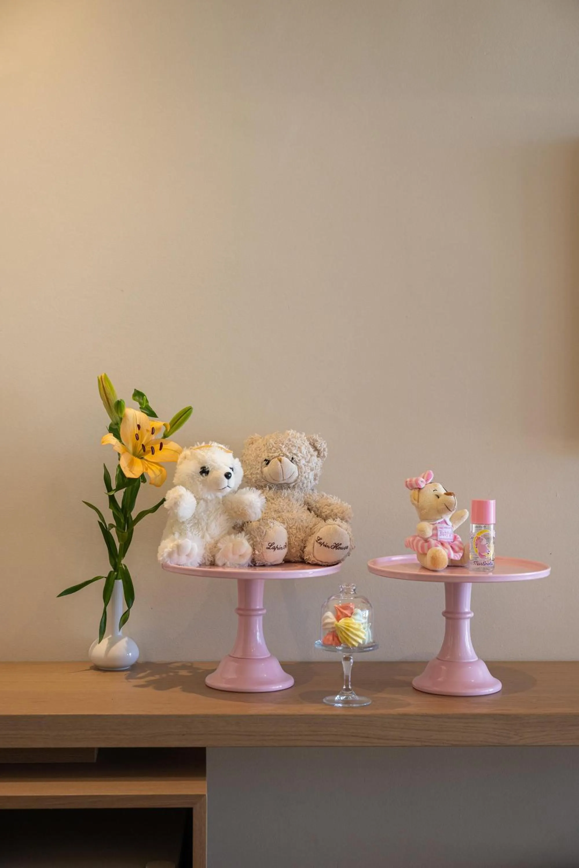 Photo of the whole room in Pilot Beach Resort