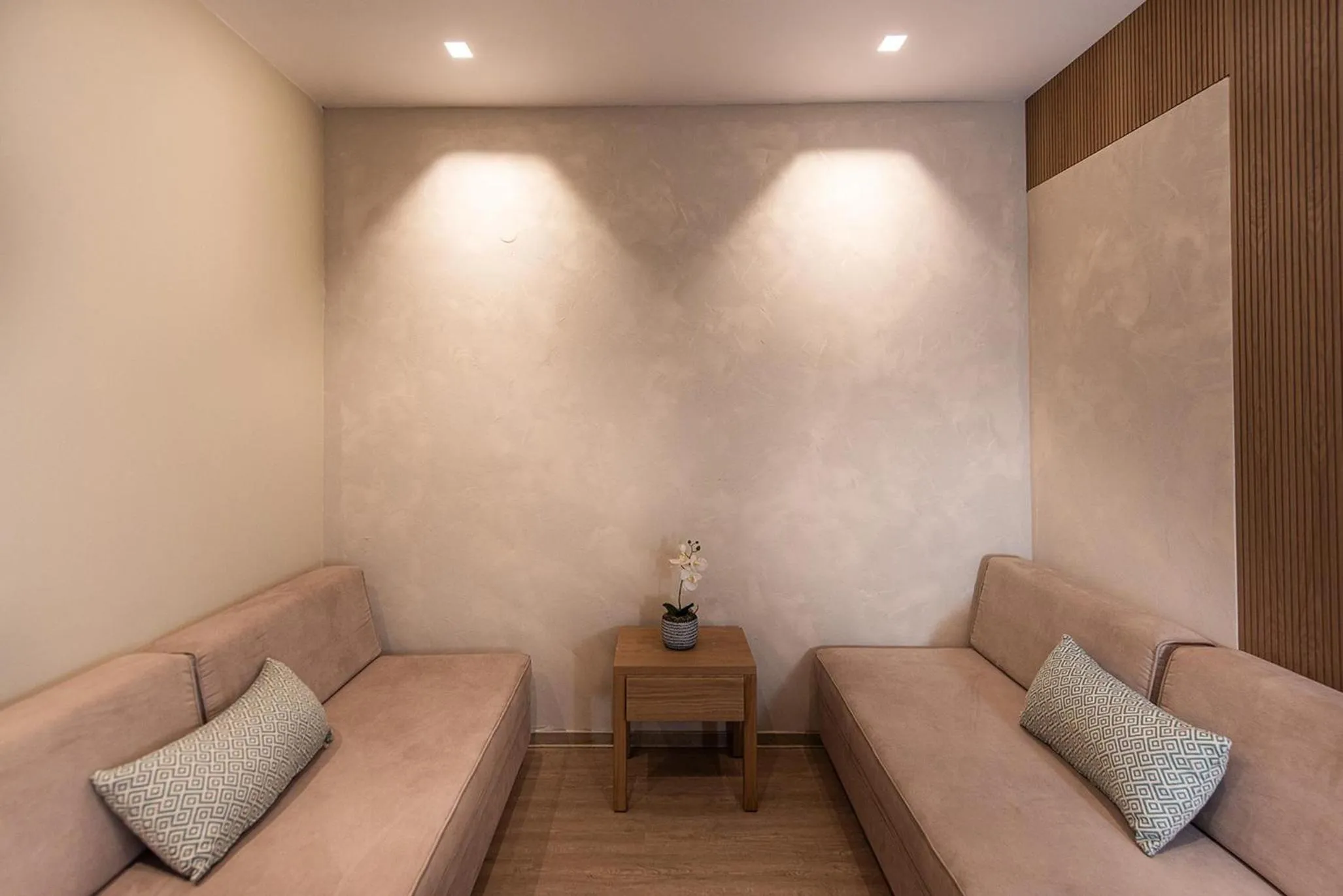 Photo of the whole room in Pilot Beach Resort