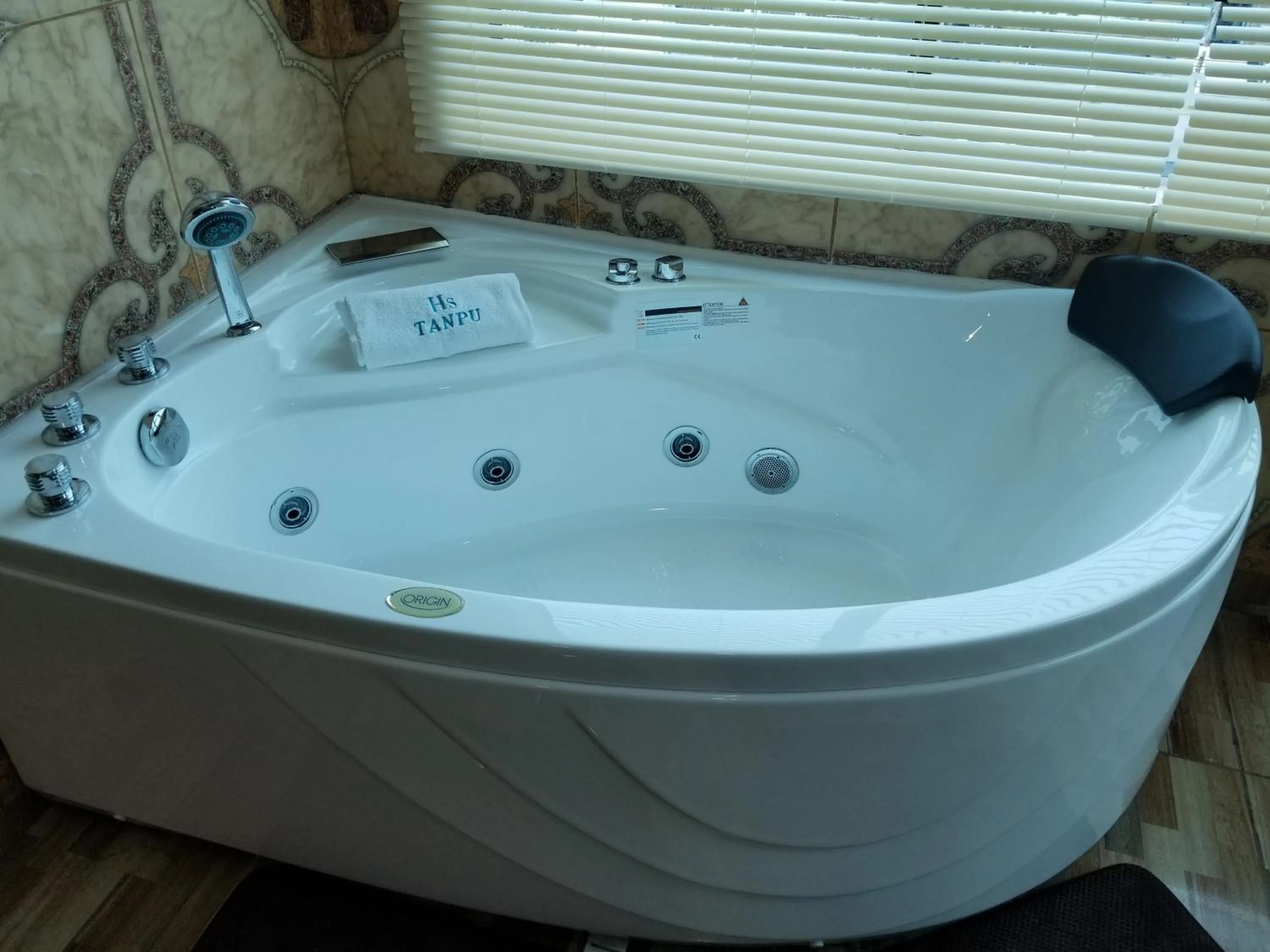 Hot Tub in Imperio Tanpu Q