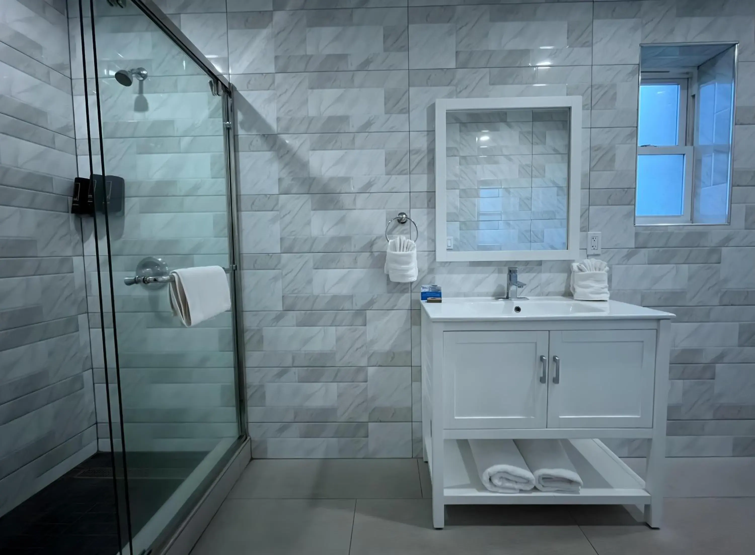 King Room - Pet-Friendly in Inn By the Bay Monterey King Room - Pet-Friendly in Inn By the Bay Monterey