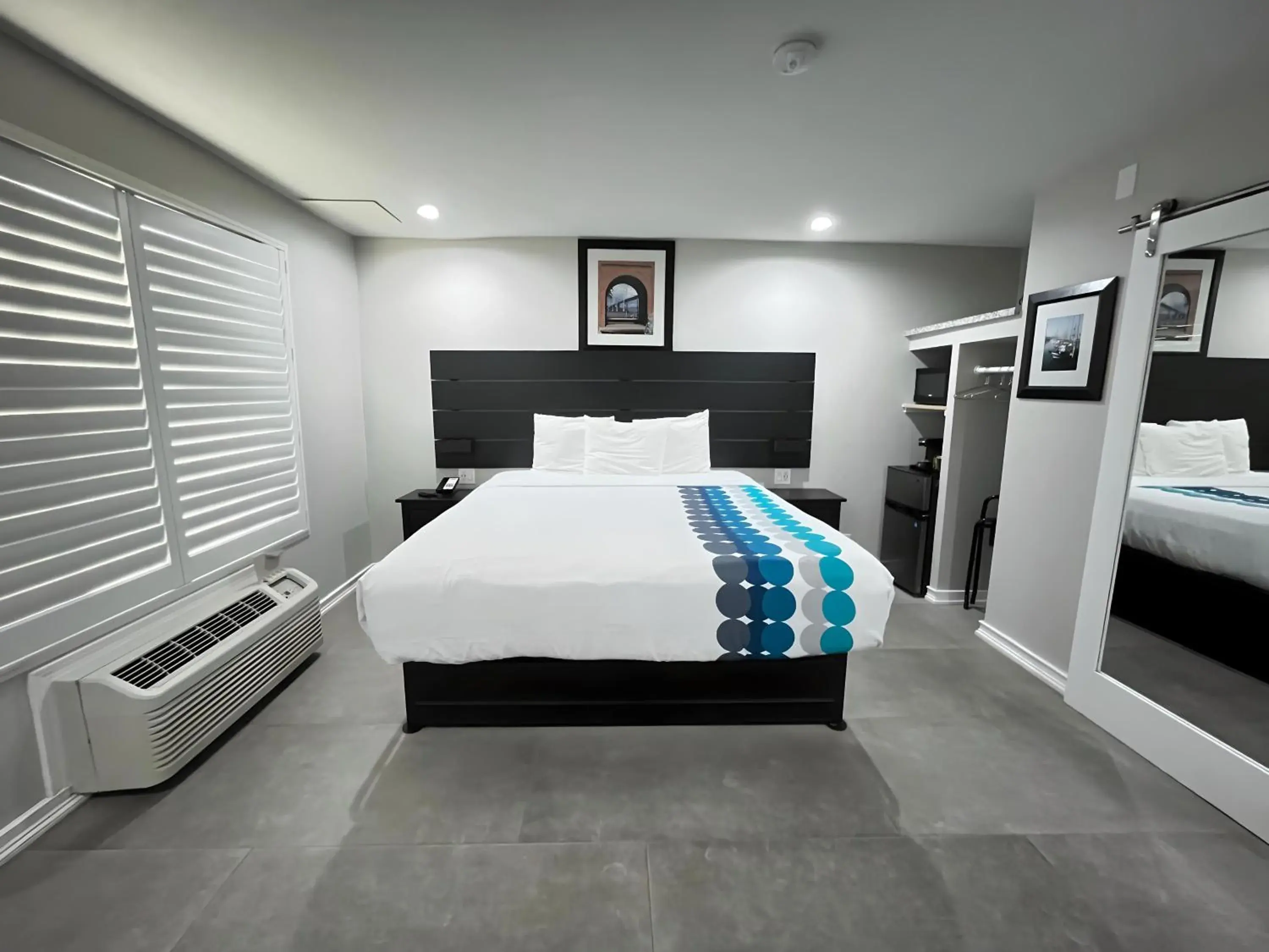 Bed in Inn By the Bay Monterey Bed in Inn By the Bay Monterey