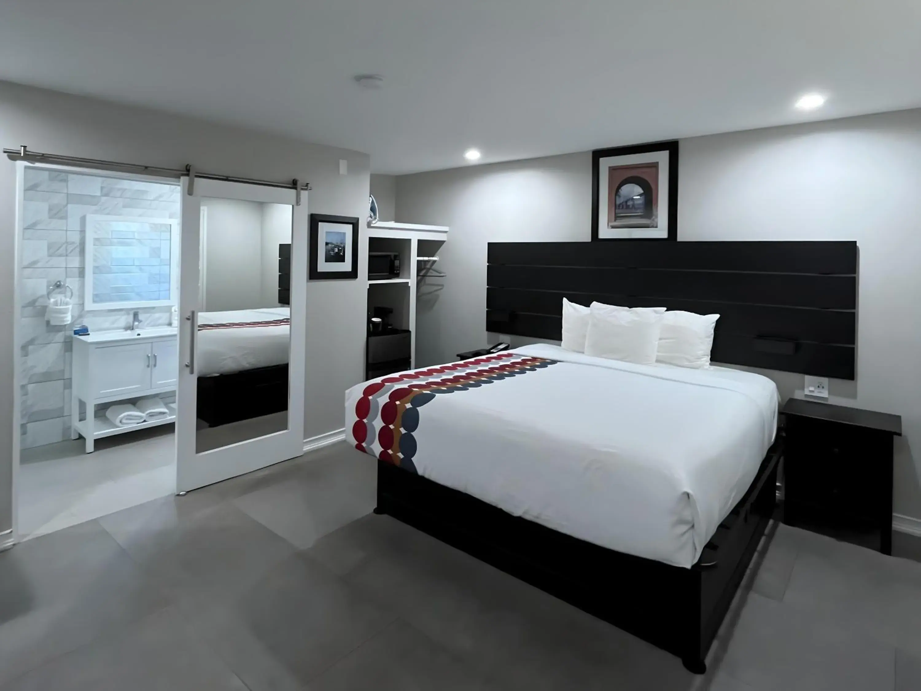 Bed in Inn By the Bay Monterey Bed in Inn By the Bay Monterey