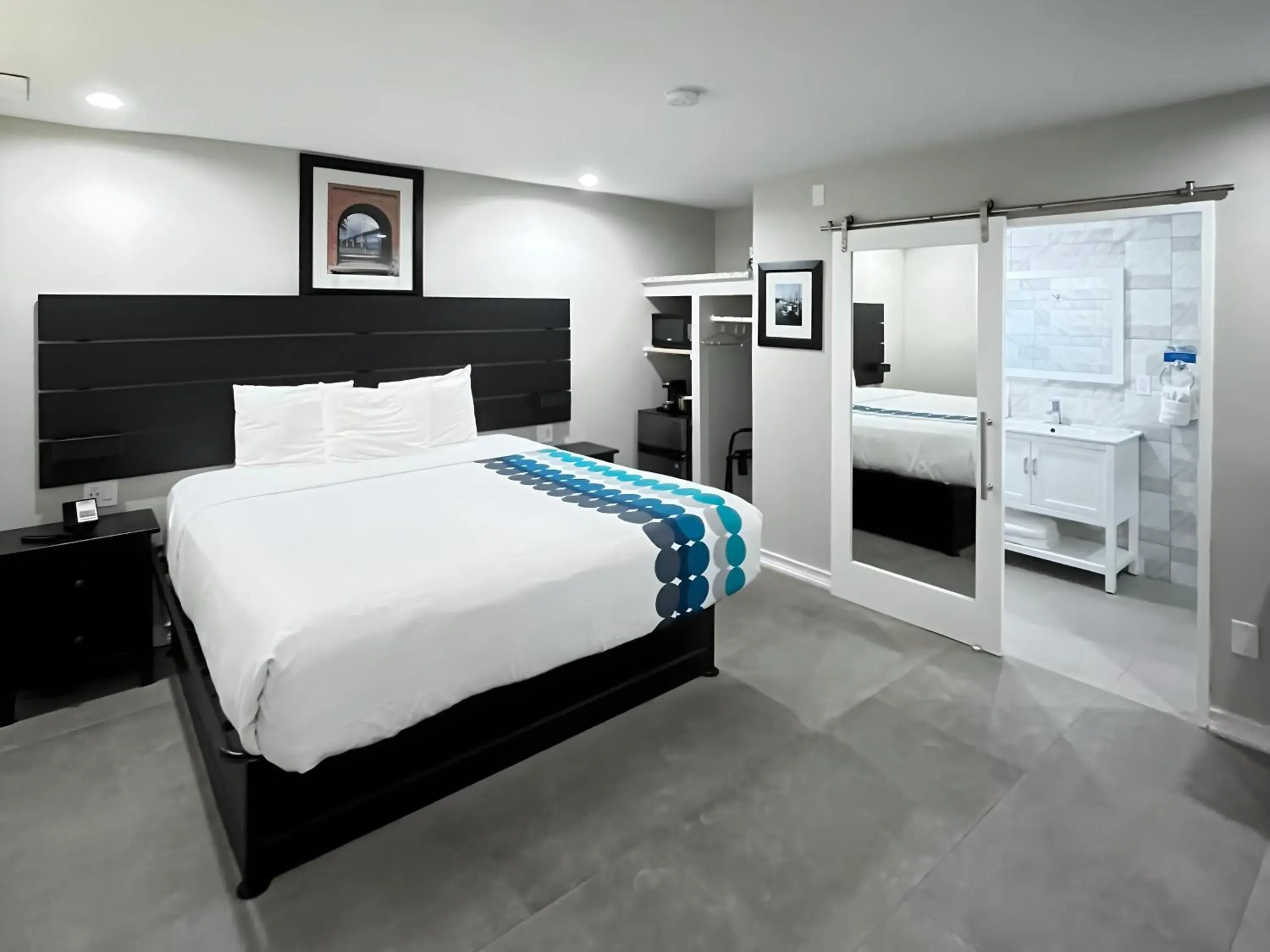 Bed in Inn By the Bay Monterey Bed in Inn By the Bay Monterey