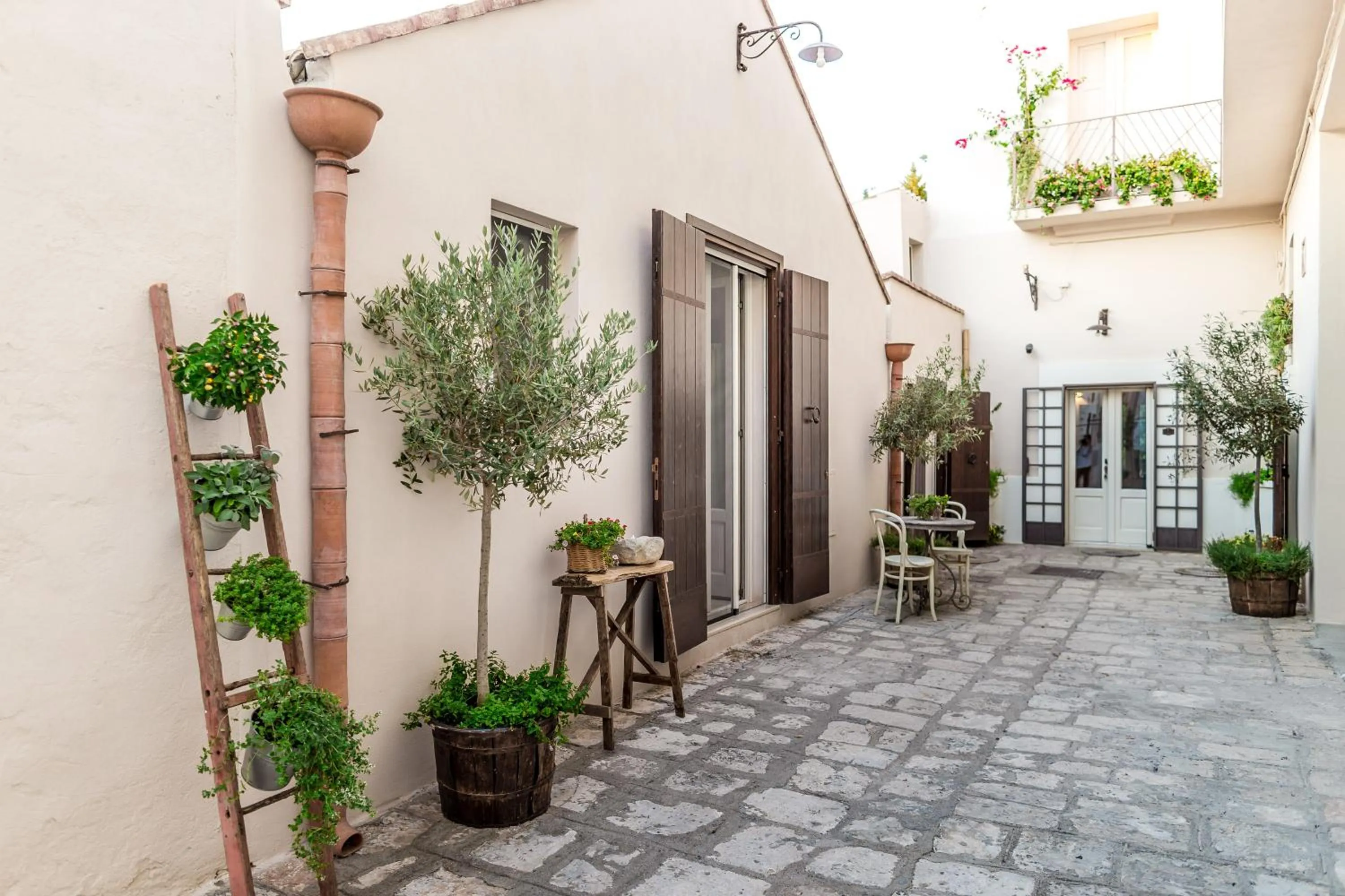 Facade/entrance in Borgo San Gaetano
