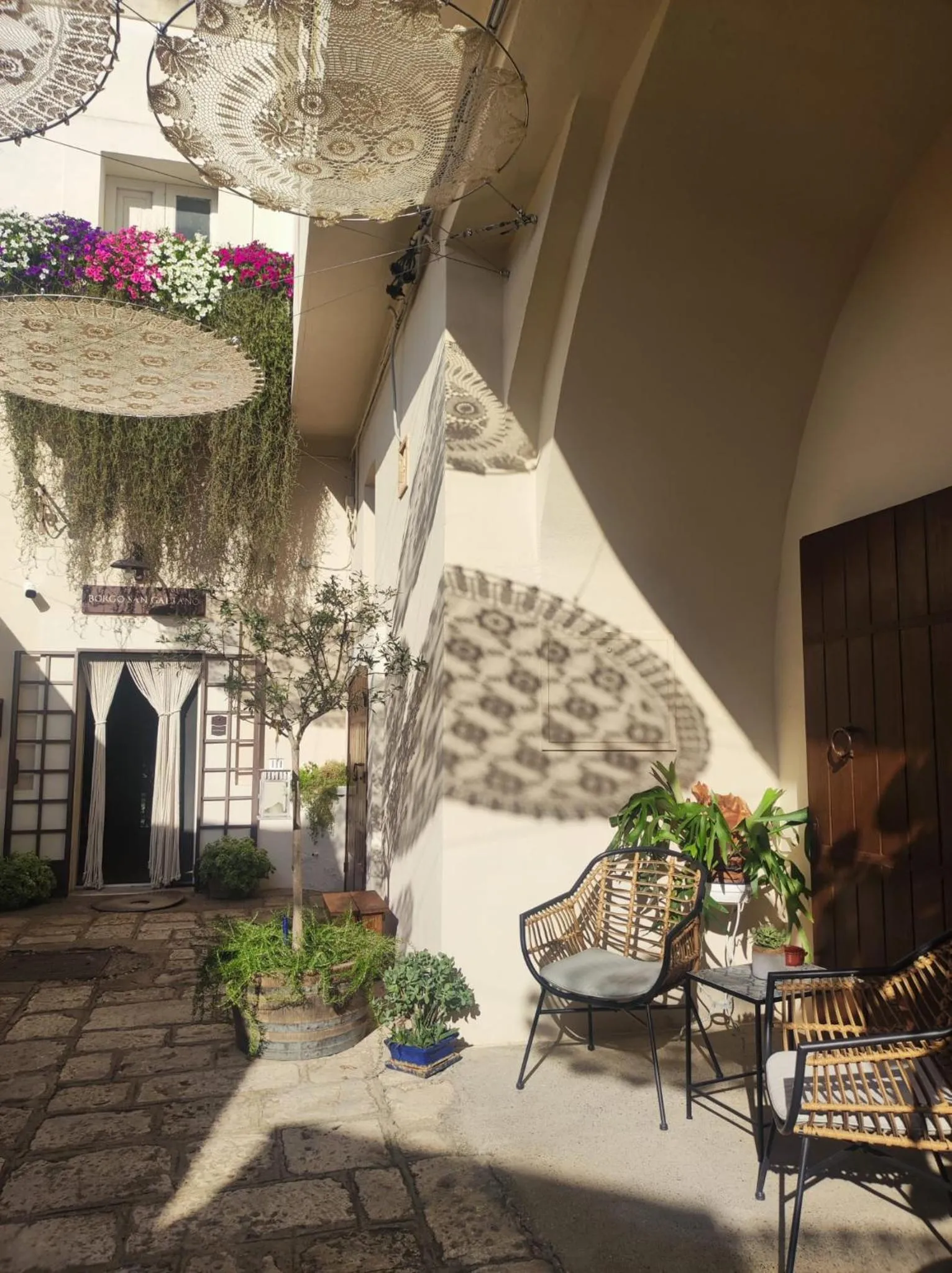 Facade/entrance in Borgo San Gaetano