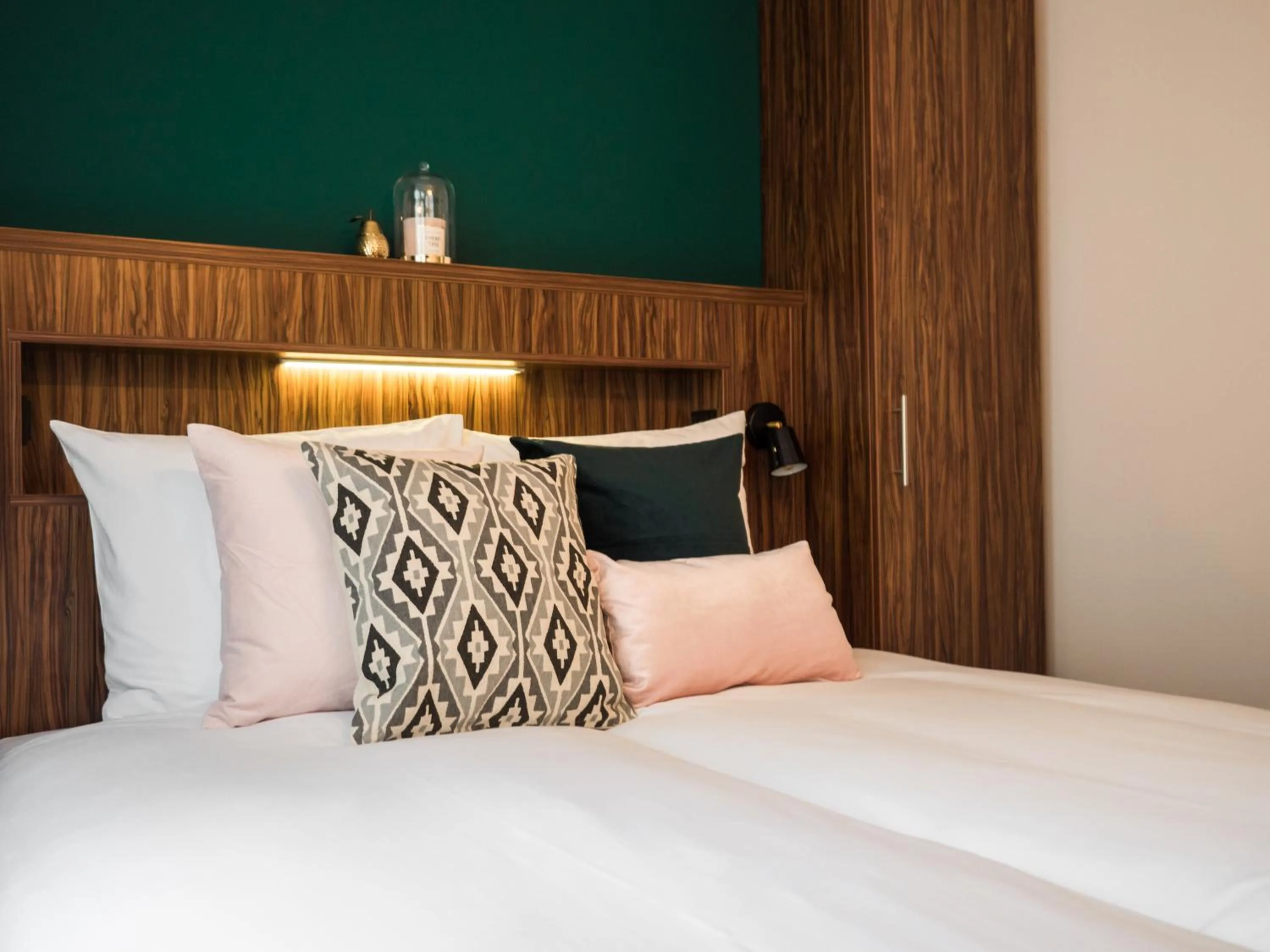 Bedroom, Bed in Linden Hotel