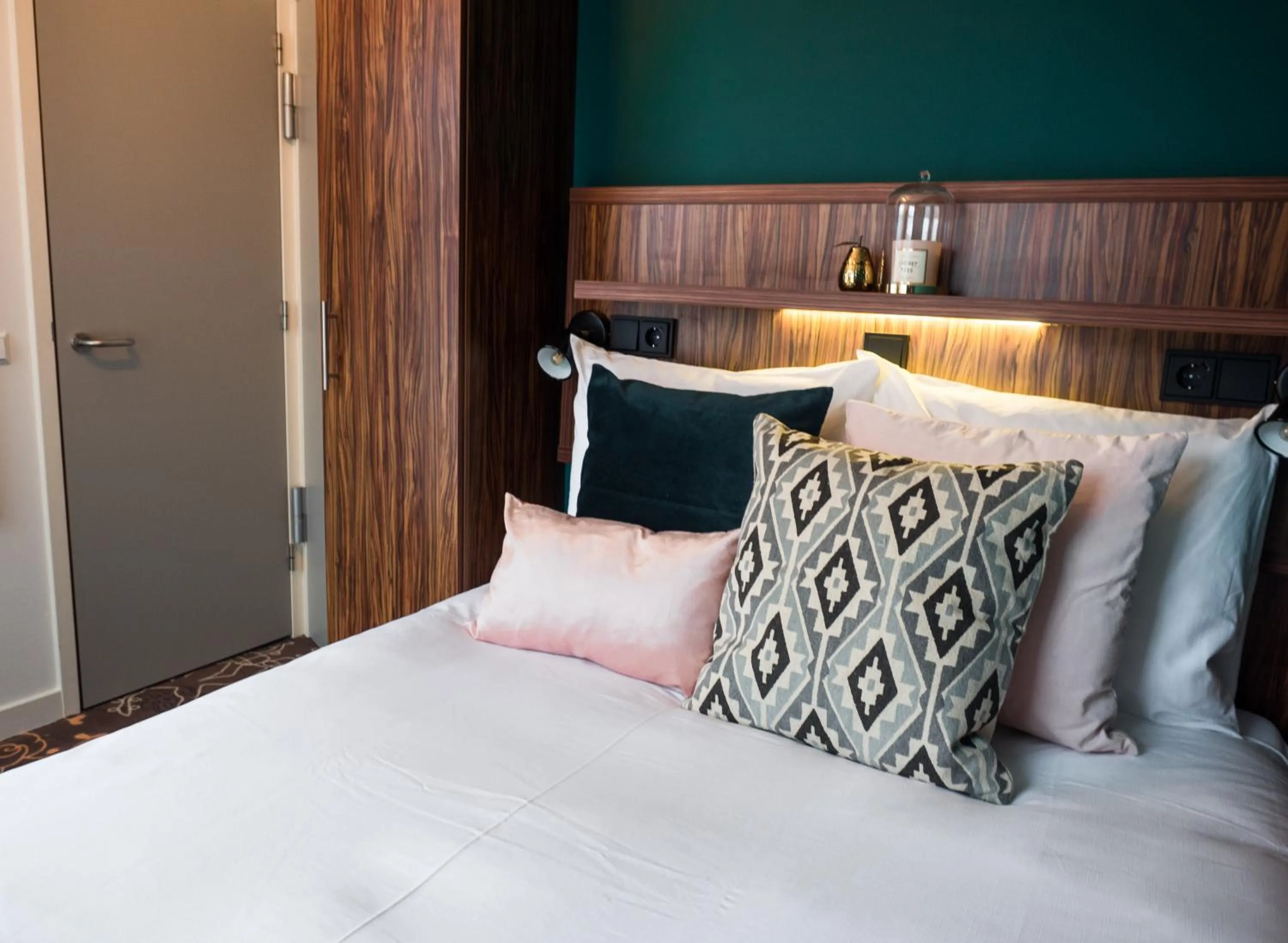 Bedroom, Bed in Linden Hotel