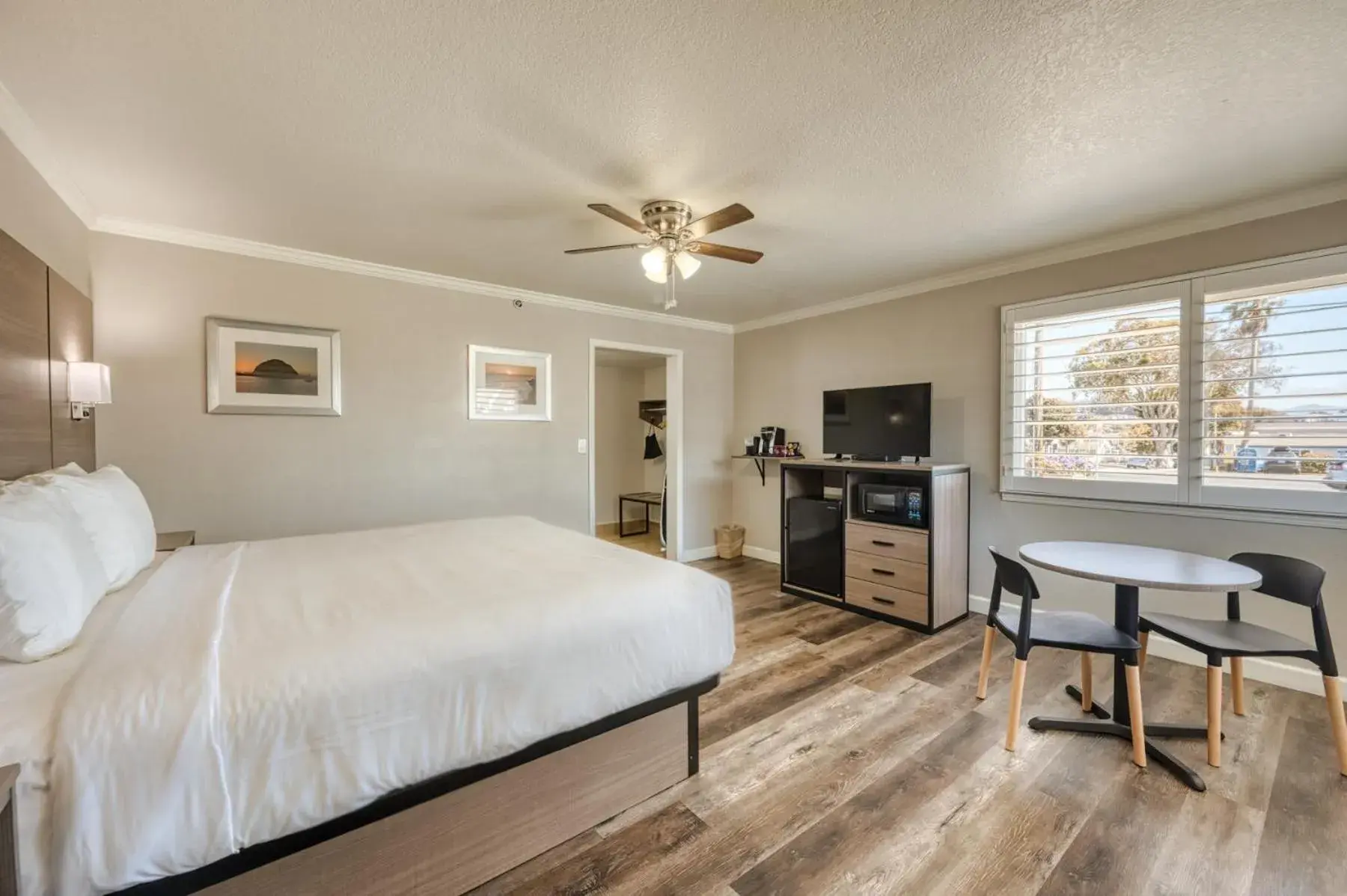 Bed in Harbor House Inn Bed in Harbor House Inn