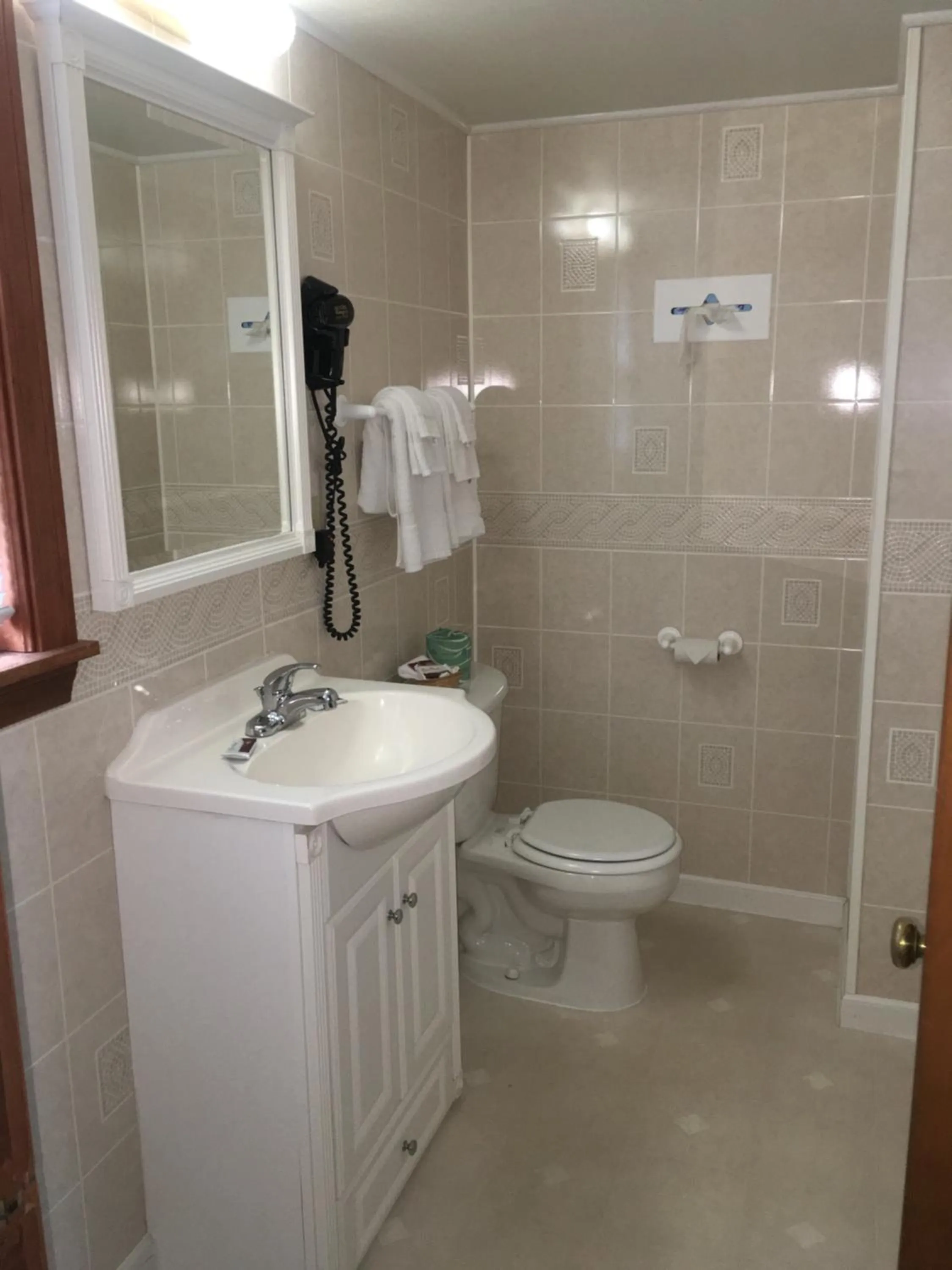 Bathroom in Stonybrook Motel & Lodge