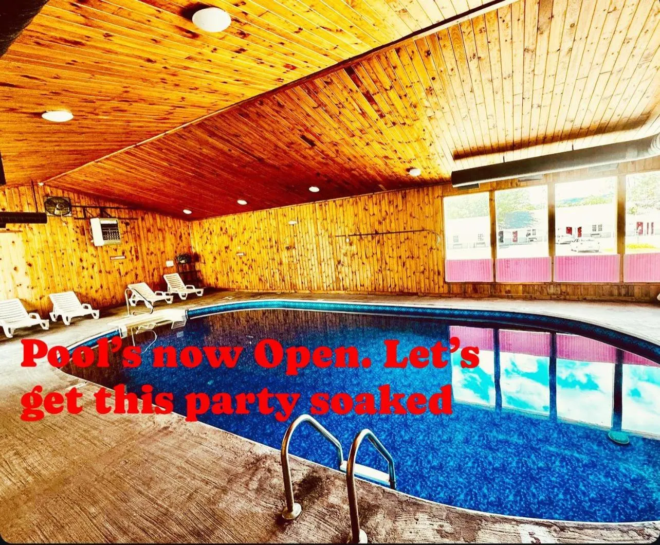 Pool view in Stonybrook Motel & Lodge