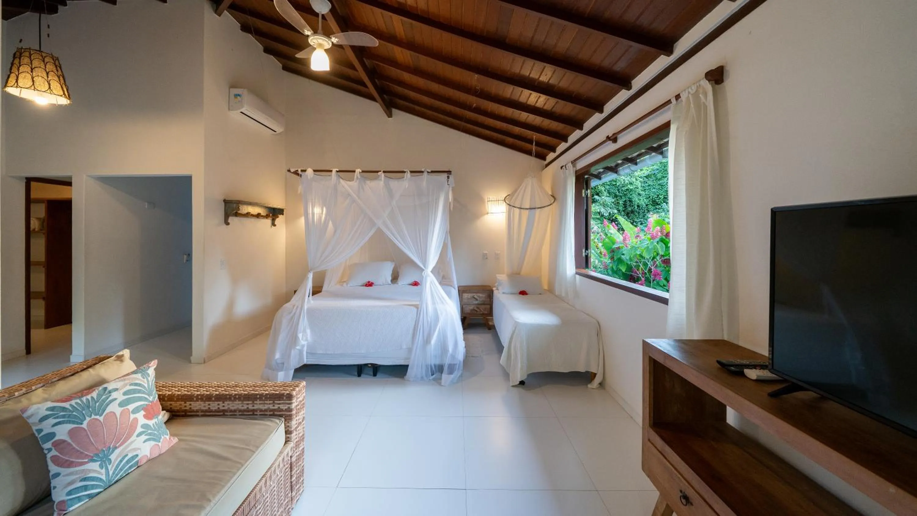 Photo of the whole room, Bed in Pousada do Bosque