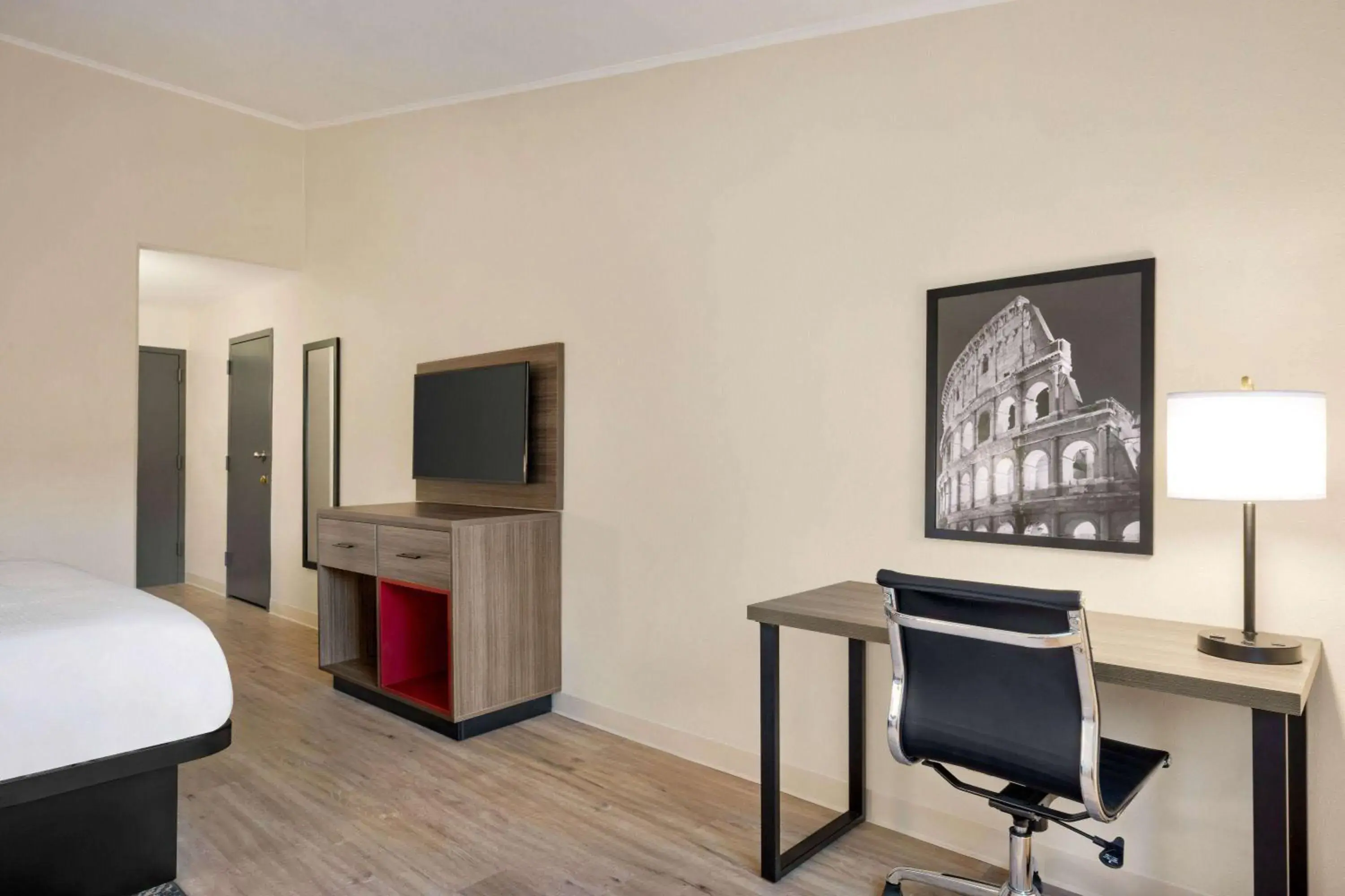 Photo of the whole room, Bed in Ramada by Wyndham Allentown Bethlehem Photo of the whole room, Bed in Ramada by Wyndham Allentown Bethlehem