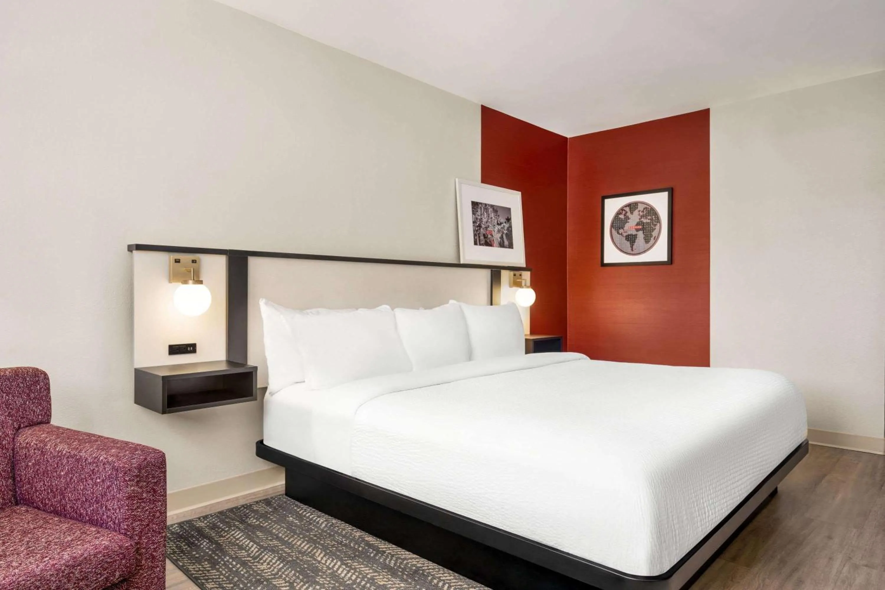 Photo of the whole room, Bed in Ramada by Wyndham Allentown Bethlehem