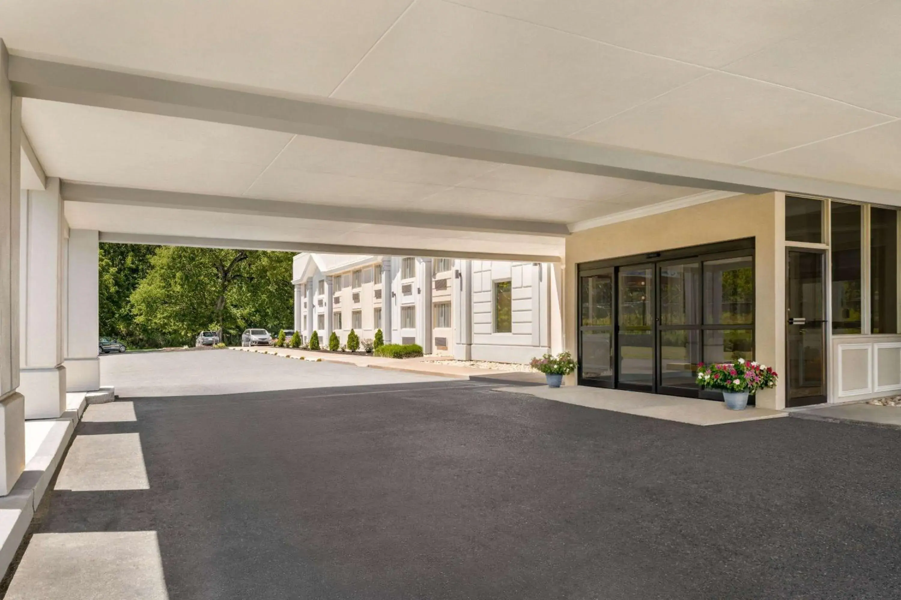 Property building in Ramada by Wyndham Allentown Bethlehem Property building in Ramada by Wyndham Allentown Bethlehem