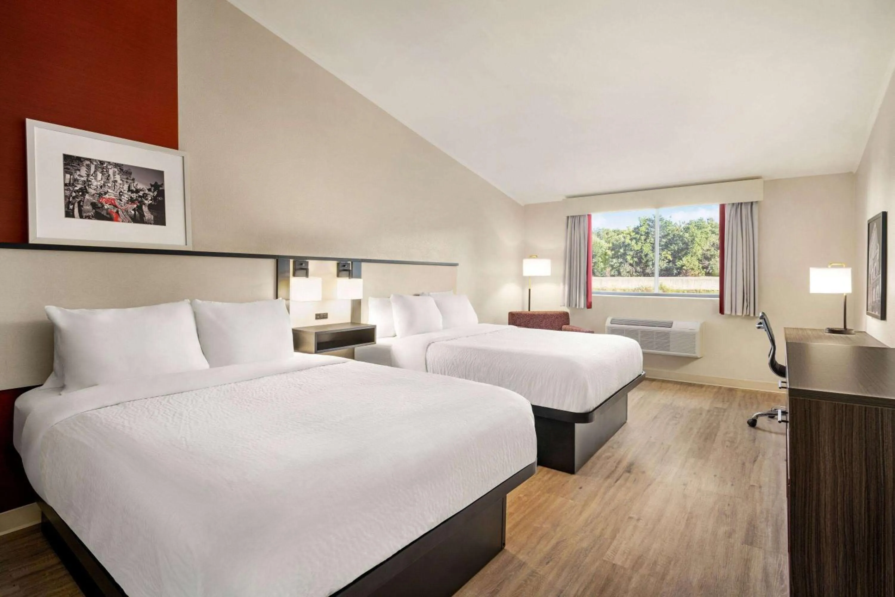 Photo of the whole room, Bed in Ramada by Wyndham Allentown Bethlehem